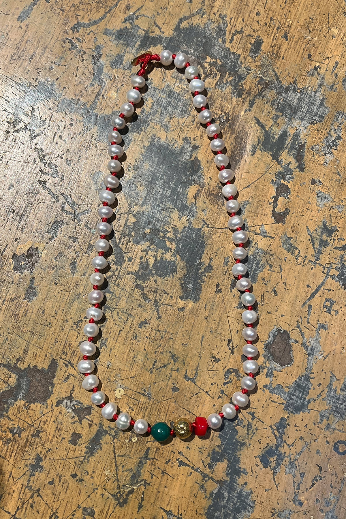 Pearl Necklace With Beads - Nafsu I Gold Beads w/ Coral and Green Onyx 7 - Rabens Saloner - DK