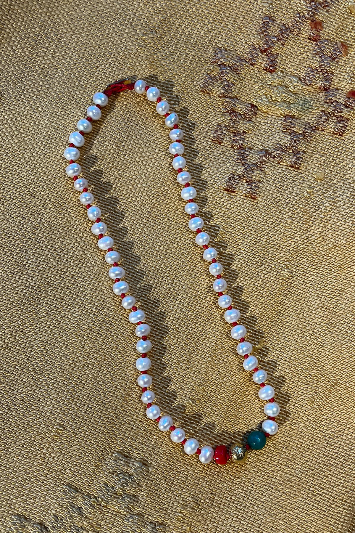 Pearl Necklace With Beads - Nafsu I Gold Beads w/ Coral and Green Onyx 6 - Rabens Saloner - DK
