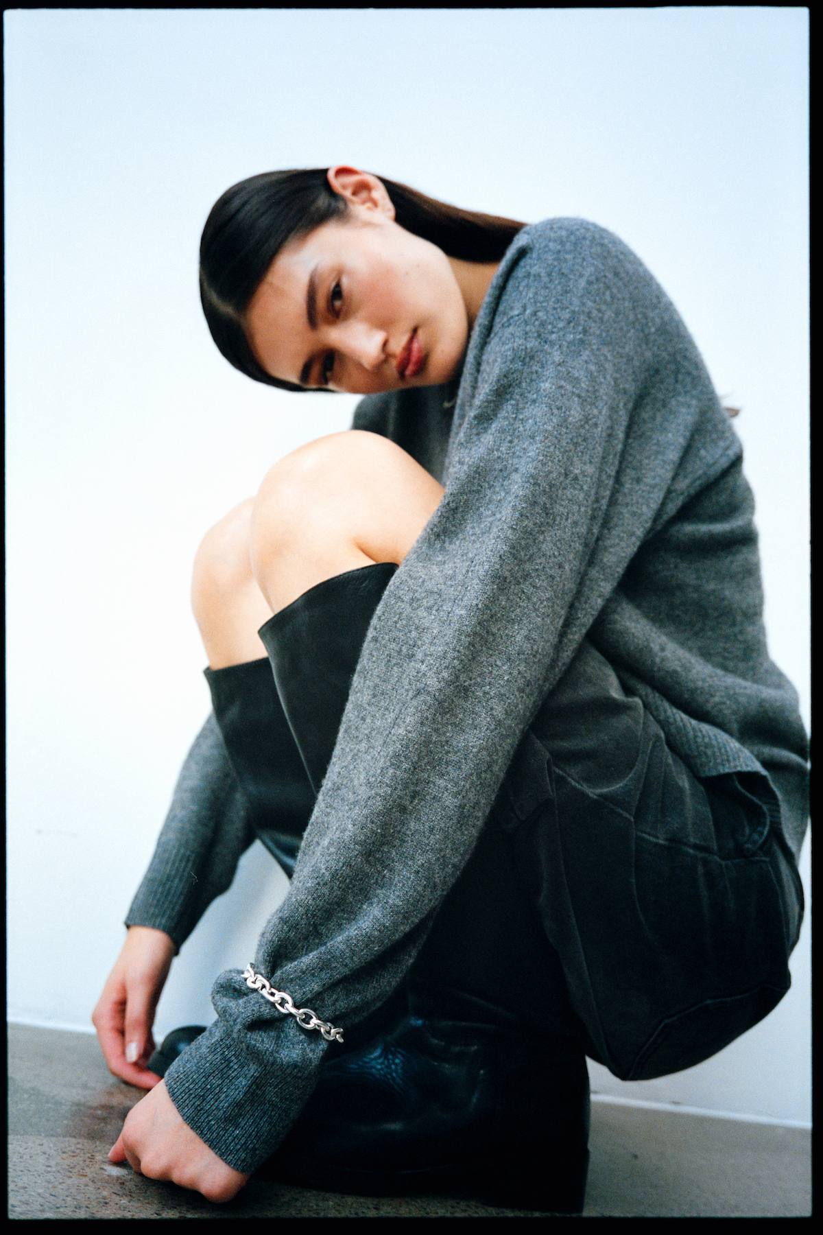 Dalani - Woolcash boxy sweater I Dark grey melange 7 - Rabens Saloner - DK