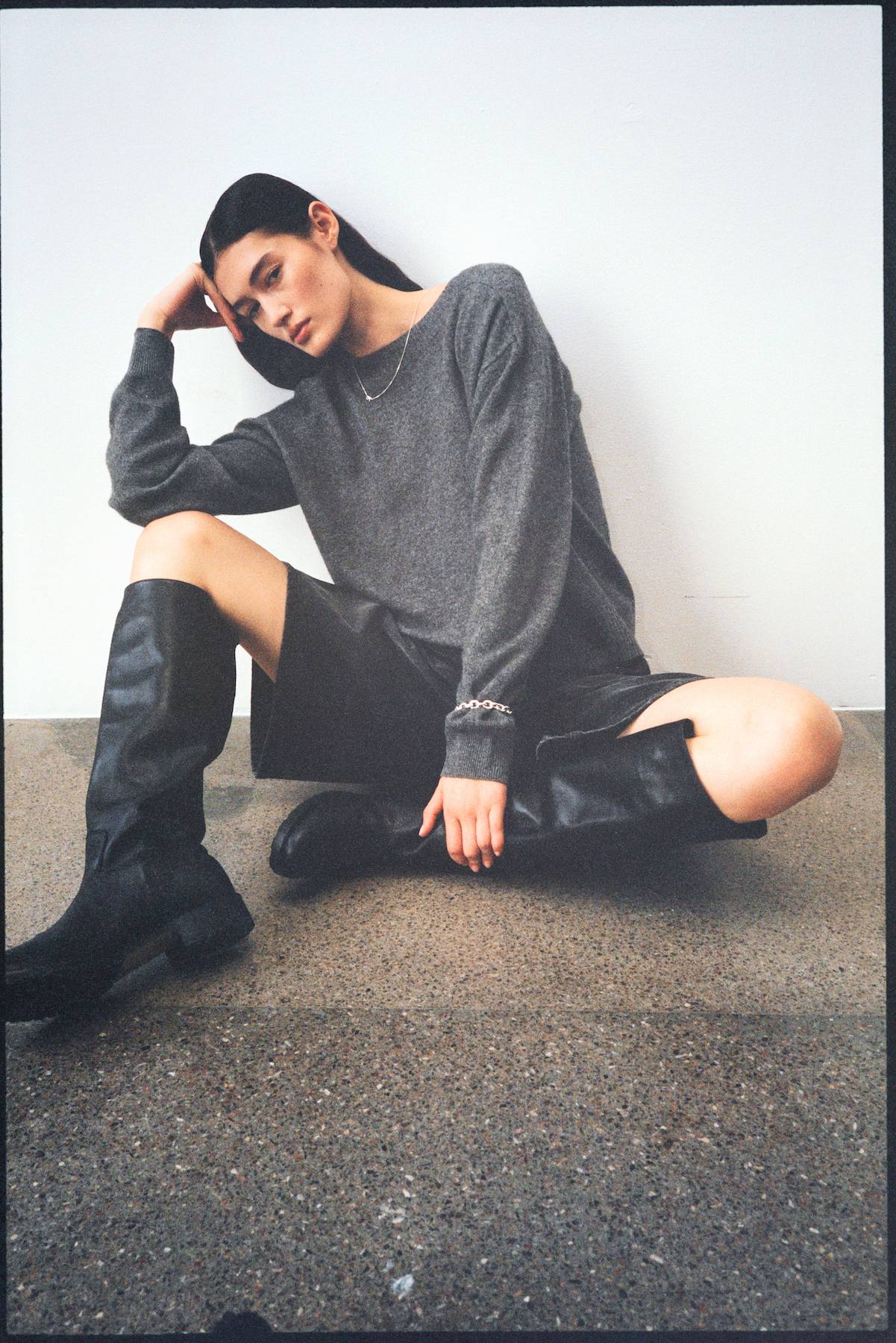 Dalani - Woolcash boxy sweater I Dark grey melange 6 - Rabens Saloner - DK