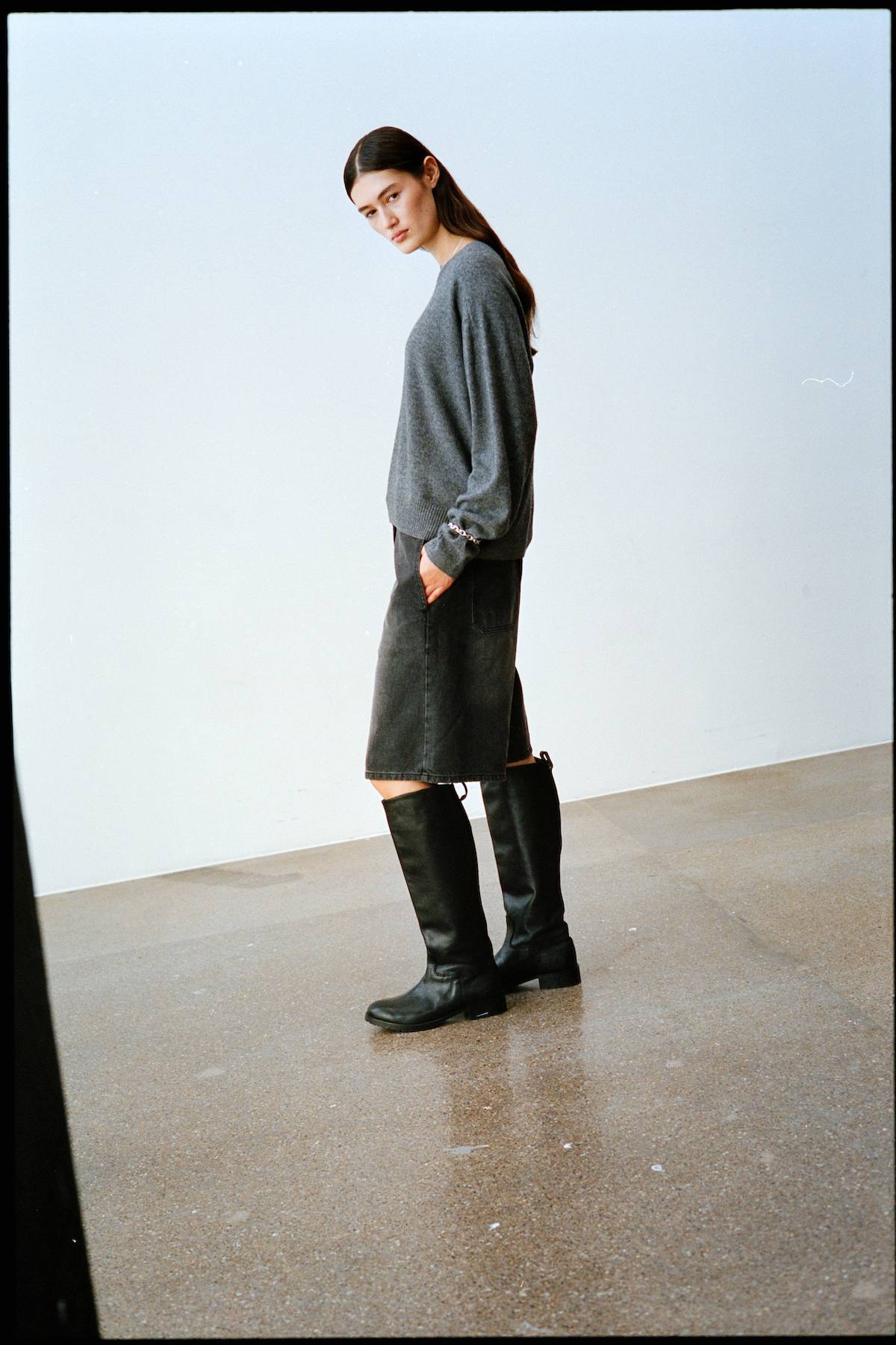 Dalani - Woolcash boxy sweater I Dark grey melange 5 - Rabens Saloner - DK