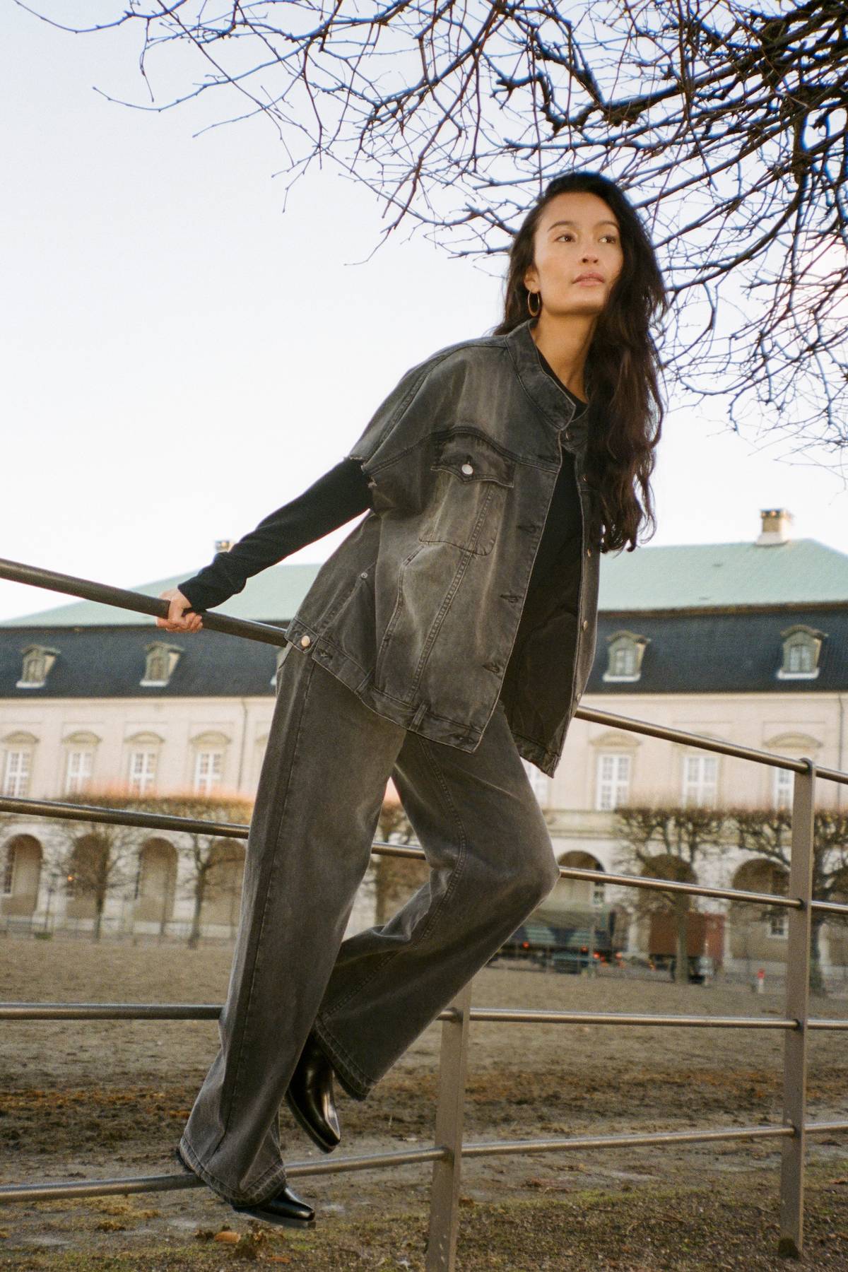 Mir - Denim vest jacket I Washed black denim 2 - Rabens Saloner - DK