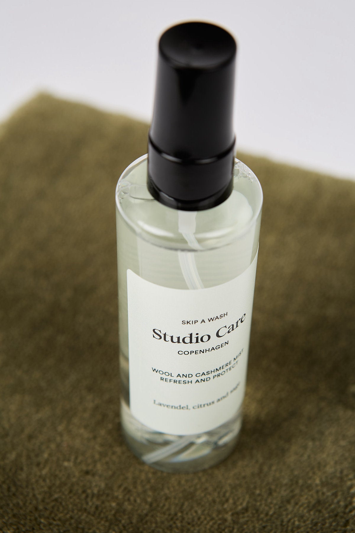 Wool & Cashmere Mist - Studio Care Copenhagen I Lavender, Citrus & Sage 2 - Rabens Saloner - DK