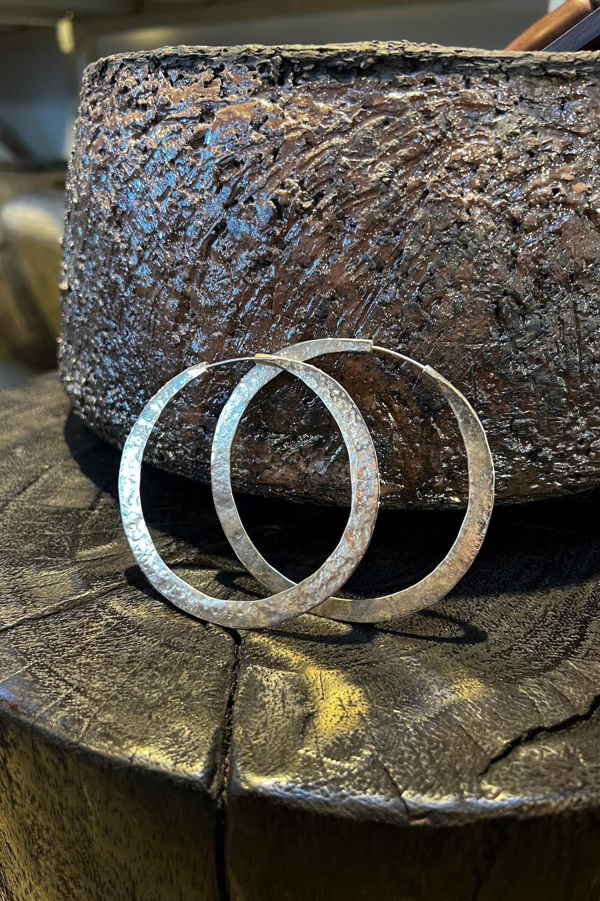 Nafsu - Silver hammered hoops S I Silver 6 - Rabens Saloner - DK