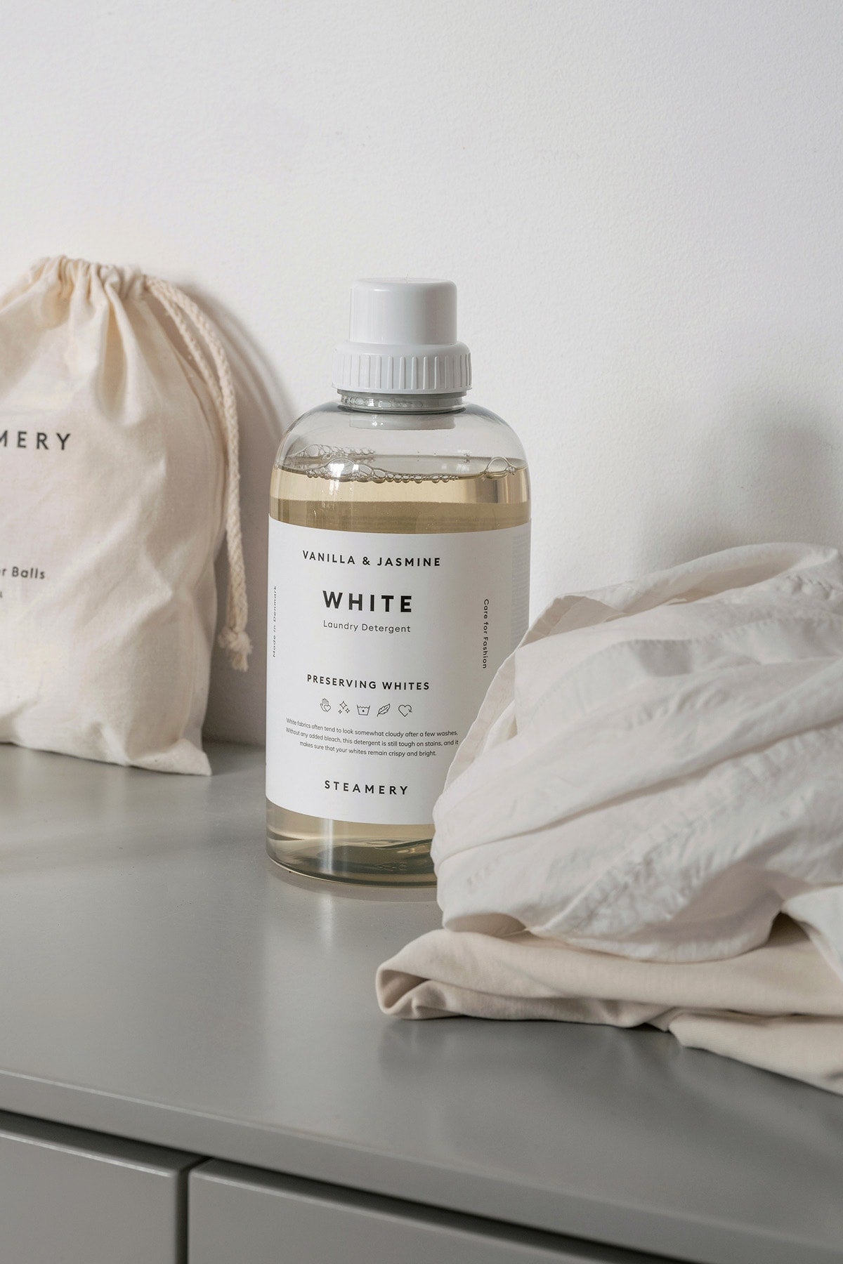 White Laundry Detergent – Steamery I Vanilla & Jasmine 3 - Rabens Saloner - DK