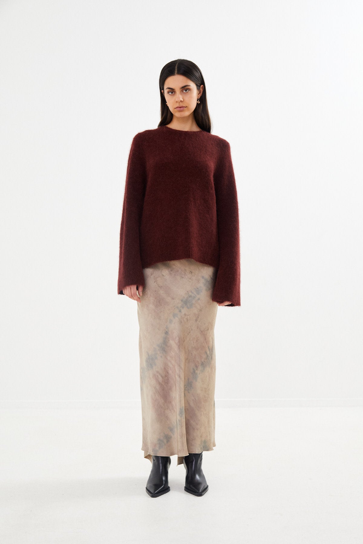 Lott - Fluffy split back sweater I Burgundy 4 - Rabens Saloner - DK