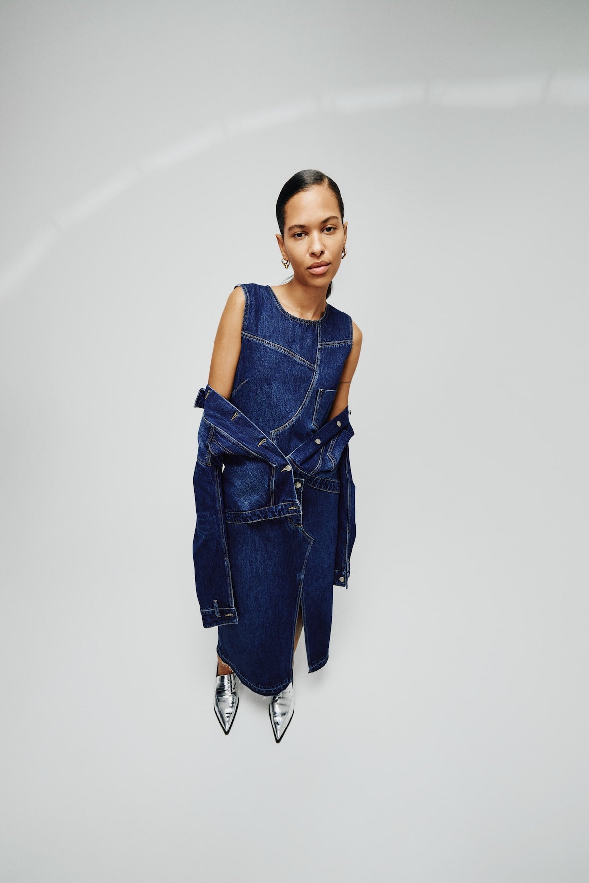 Janny - Patchwork denim jacket I Dark washed indigo 4 - Rabens Saloner - DK