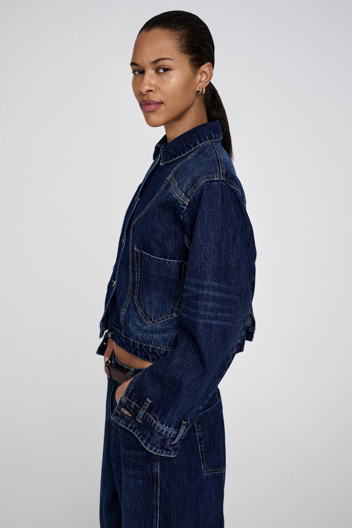 Janny - Patchwork denim jacket I Dark washed indigo 4 - Rabens Saloner - DK
