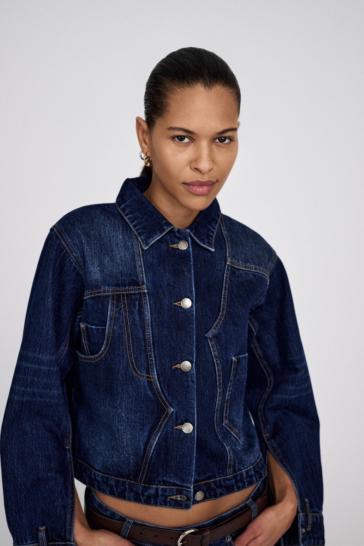 Janny - Patchwork denim jacket I Dark washed indigo 1 - Rabens Saloner - DK