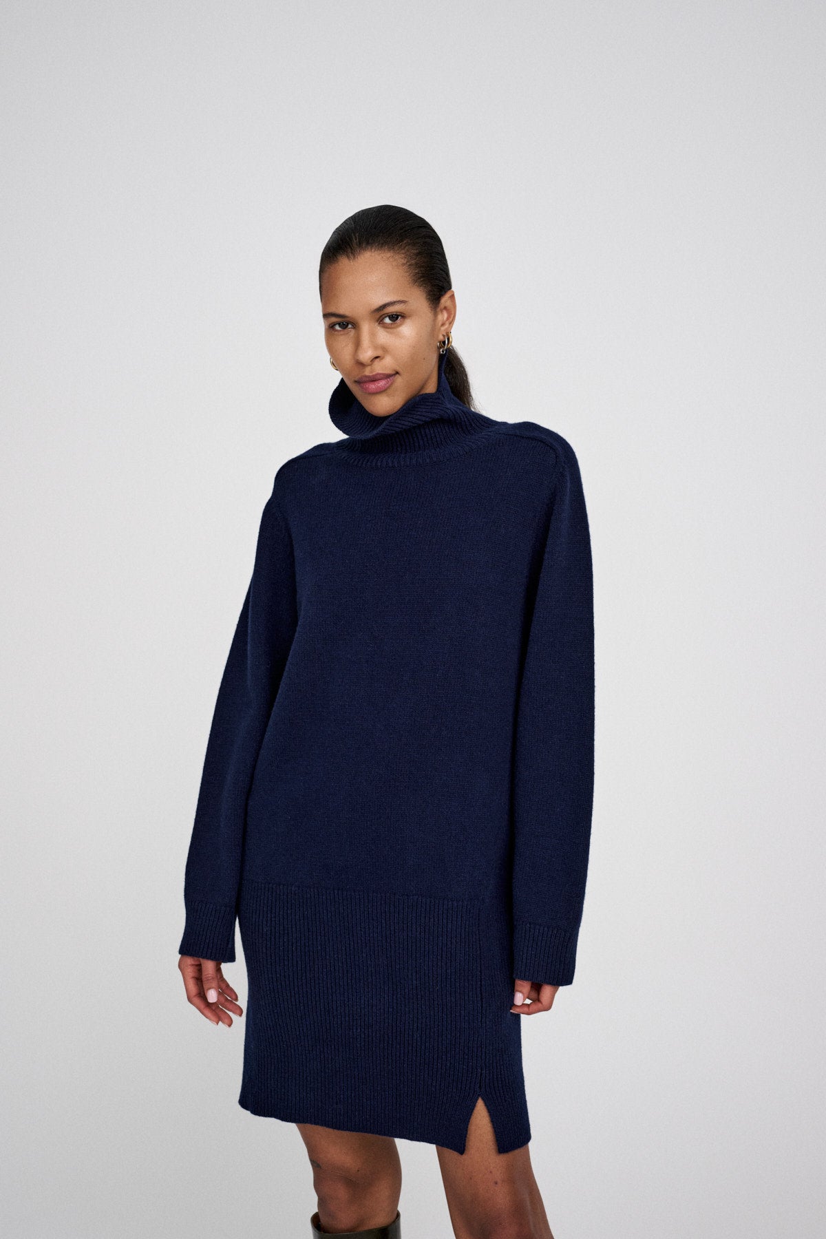 Carole - Pure wool dress I Navy 2 - Rabens Saloner - DK