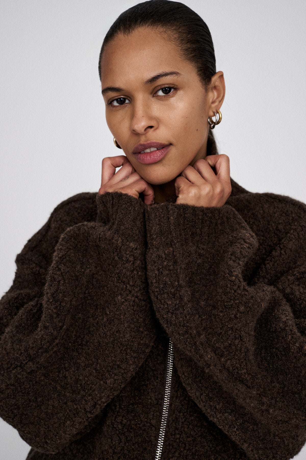 Sigal - Sheep knit high collar jacket I Dark brown 2 - Rabens Saloner - DK