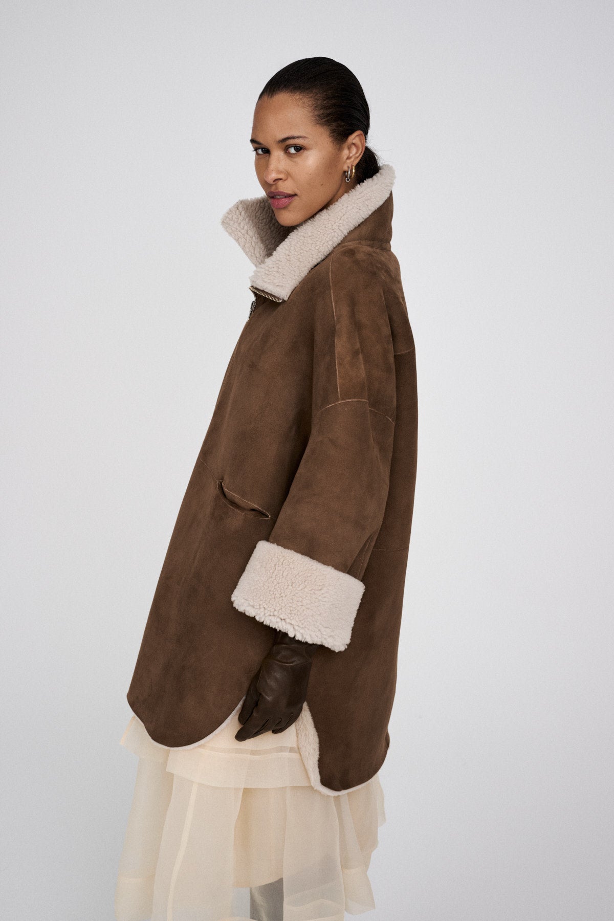 Ejsa - Shearling coat I Dark brown natural combo 1 - Rabens Saloner - DK