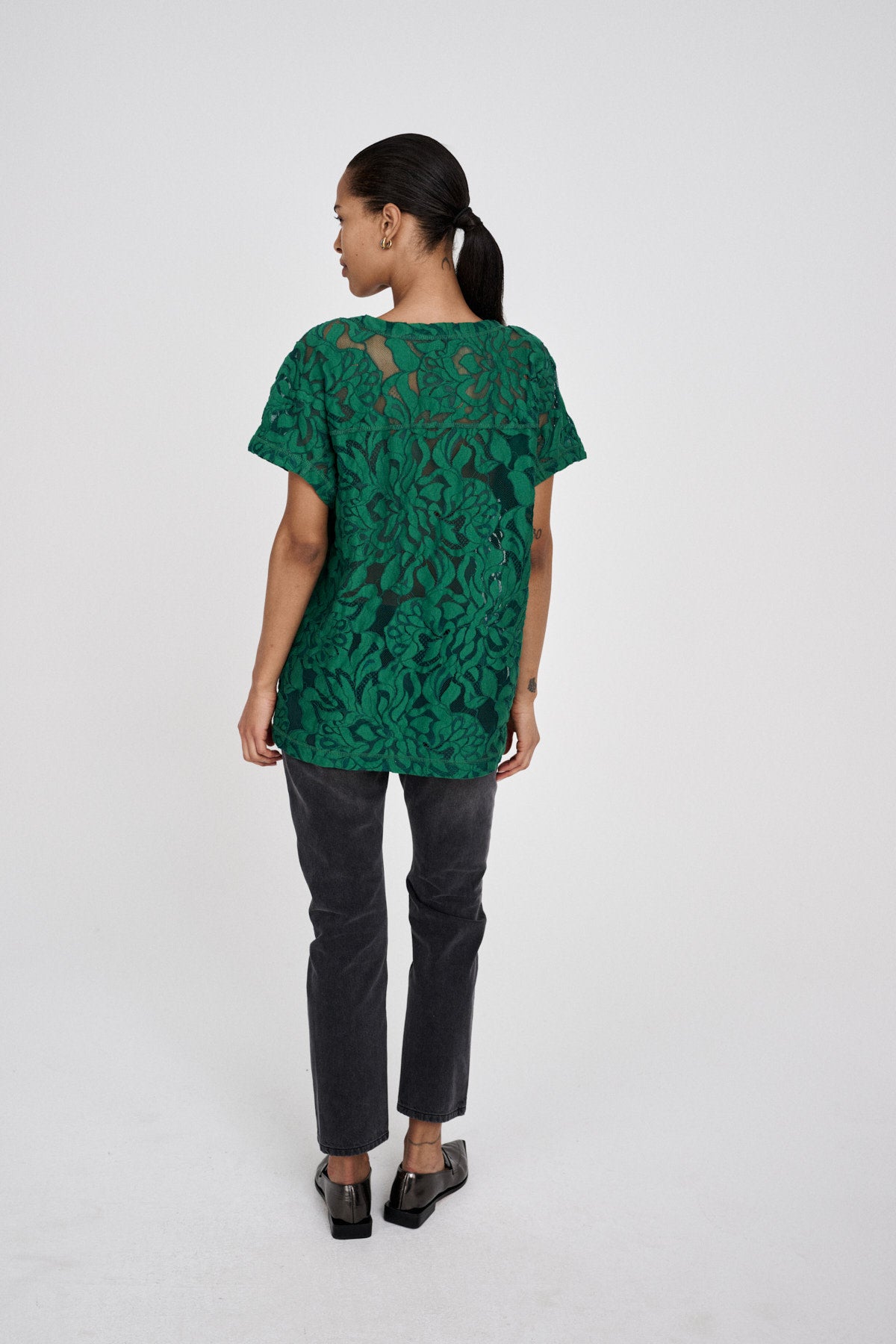 Enia - Orchid lace oversize t-shirt I Black 4 - Rabens Saloner - DK