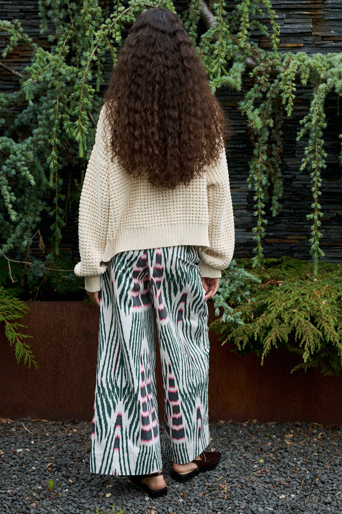 Amari - Ikat combat crop pants I Forest pink sand 5 - Rabens Saloner - DK