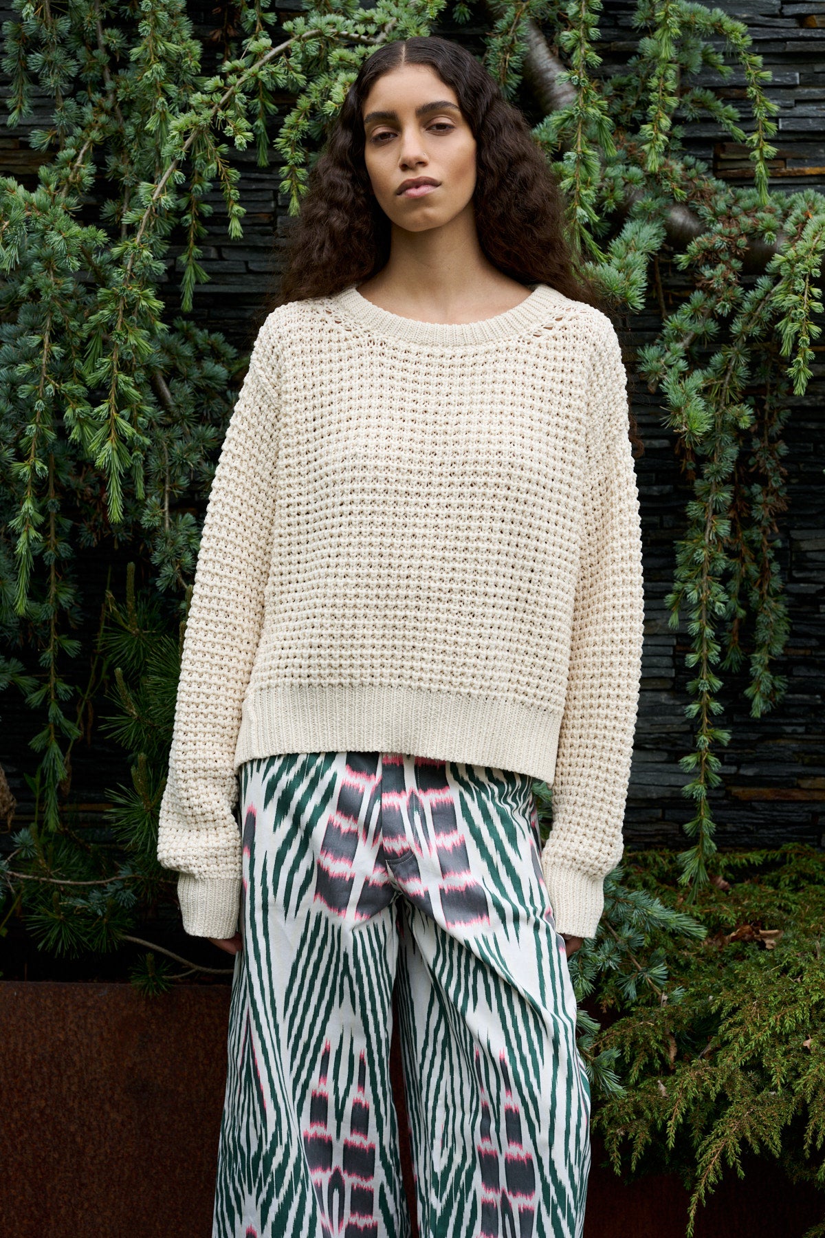 Amari - Ikat combat crop pants I Forest pink sand 4 - Rabens Saloner - DK