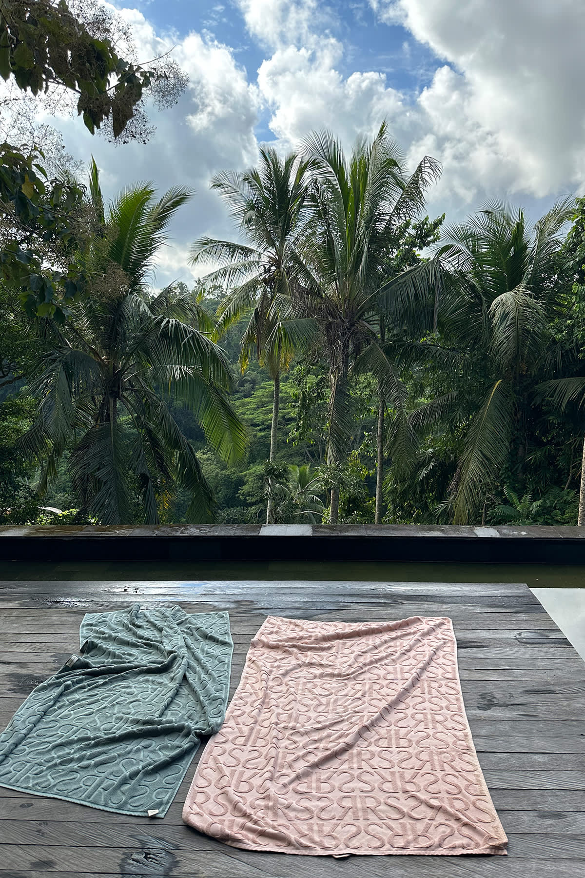 Monogram bath towel - Bath towel 100x150 cm I Sage 2 - Rabens Saloner - DK