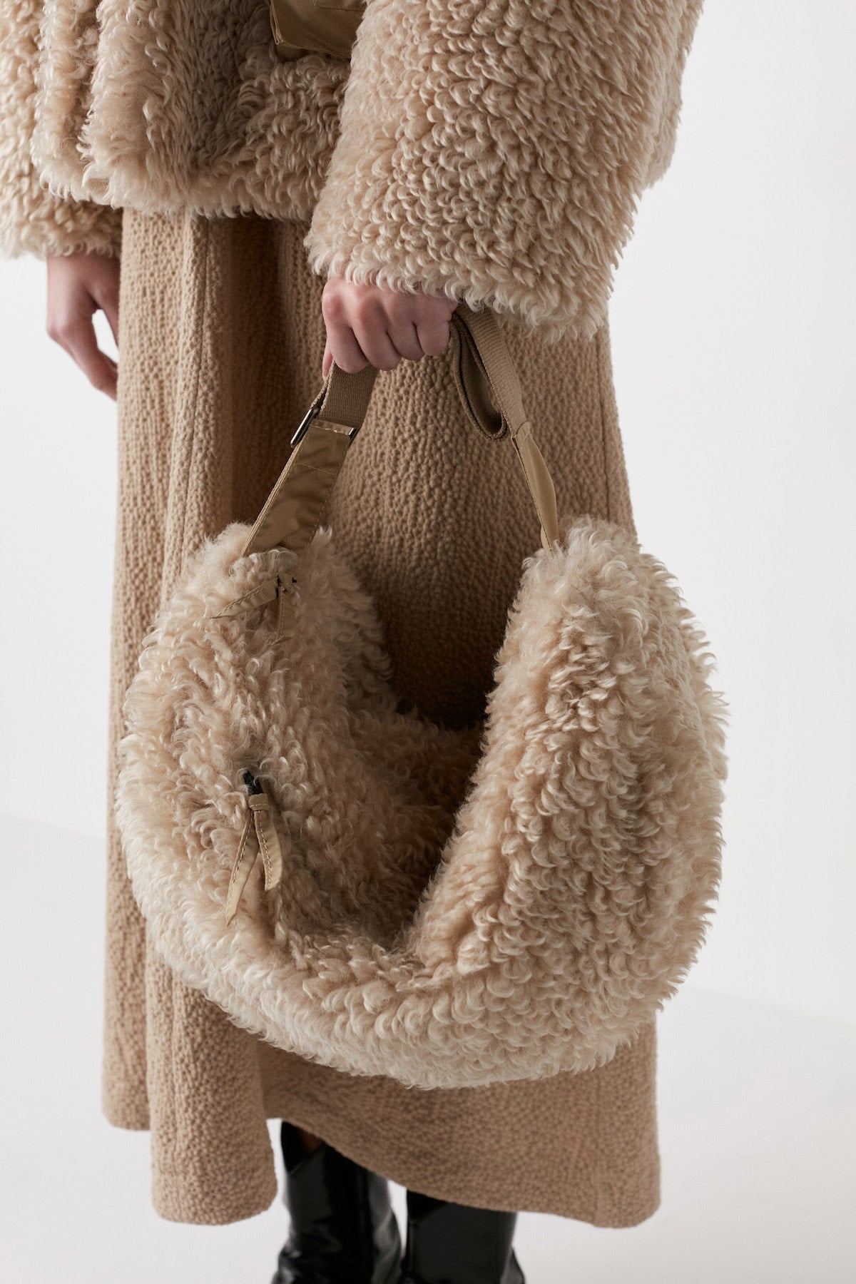 PreLoved Kondi - Curly fur O/S bumbag I Light Sand - O/S 3 - Rabens Saloner - DK