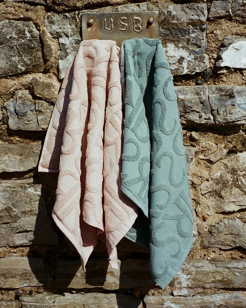 Monogram hand towel - Hand towel 50x80 cm I Rose 3 - Rabens Saloner - DK