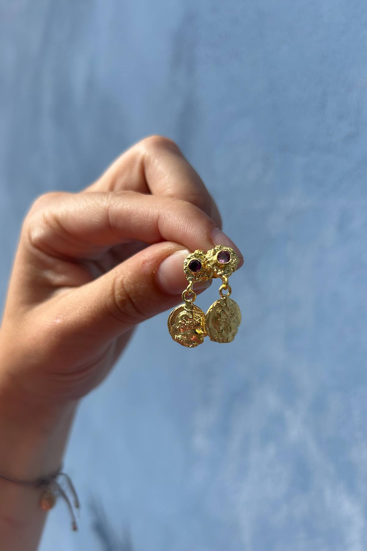 Coin Earring - Nafsu I Gold w/ Purple Stone 1 - Rabens Saloner - DK