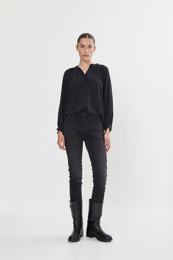 Buddi - Sheer panel shirt I Caviar black    2 - Rabens Saloner - DK