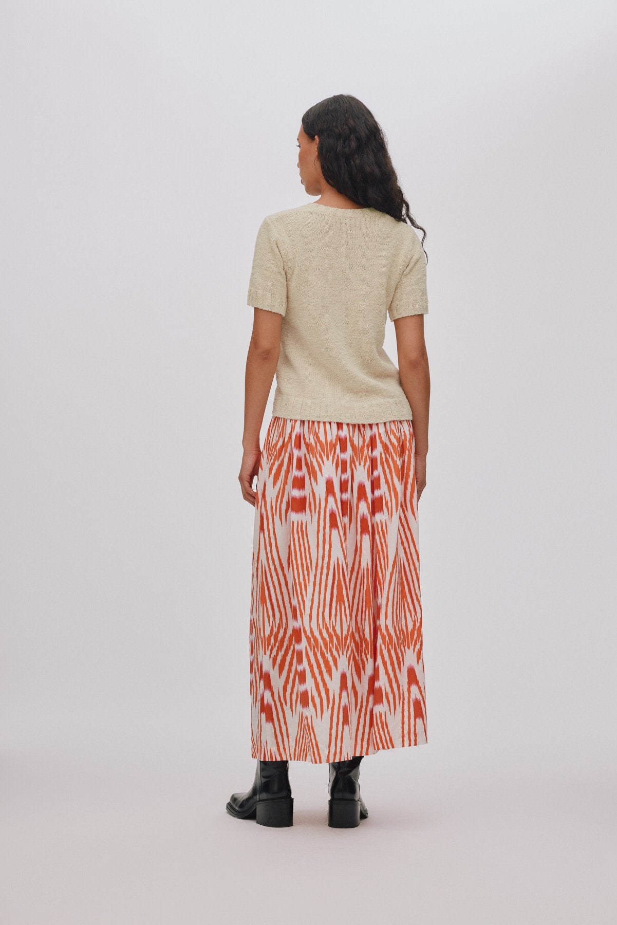 Almas - Ikat full skirt I Mandarin pink ivory 2 - Rabens Saloner - DK