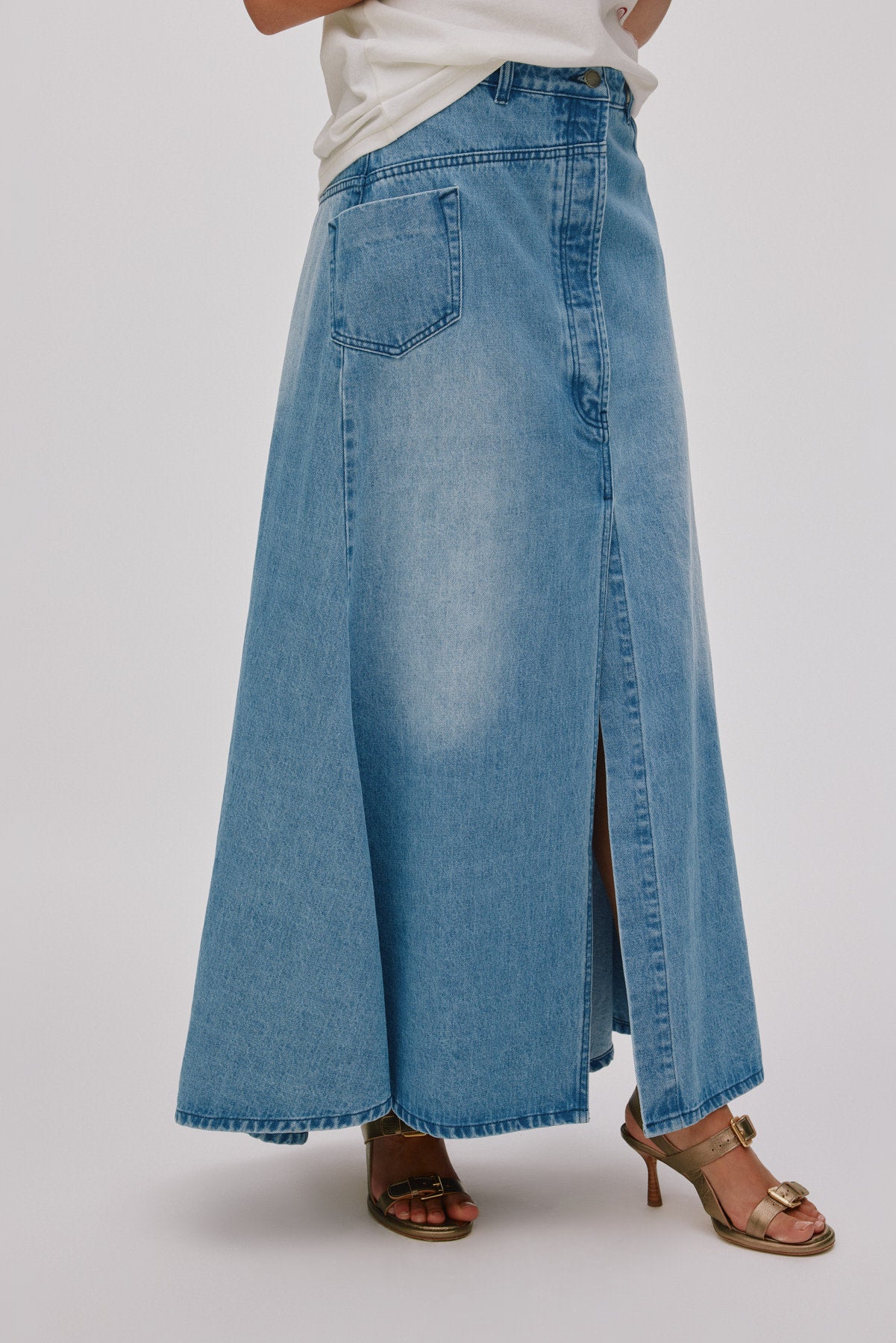 Emmali - Denim long skirt I Light washed denim 2 - Rabens Saloner - DK