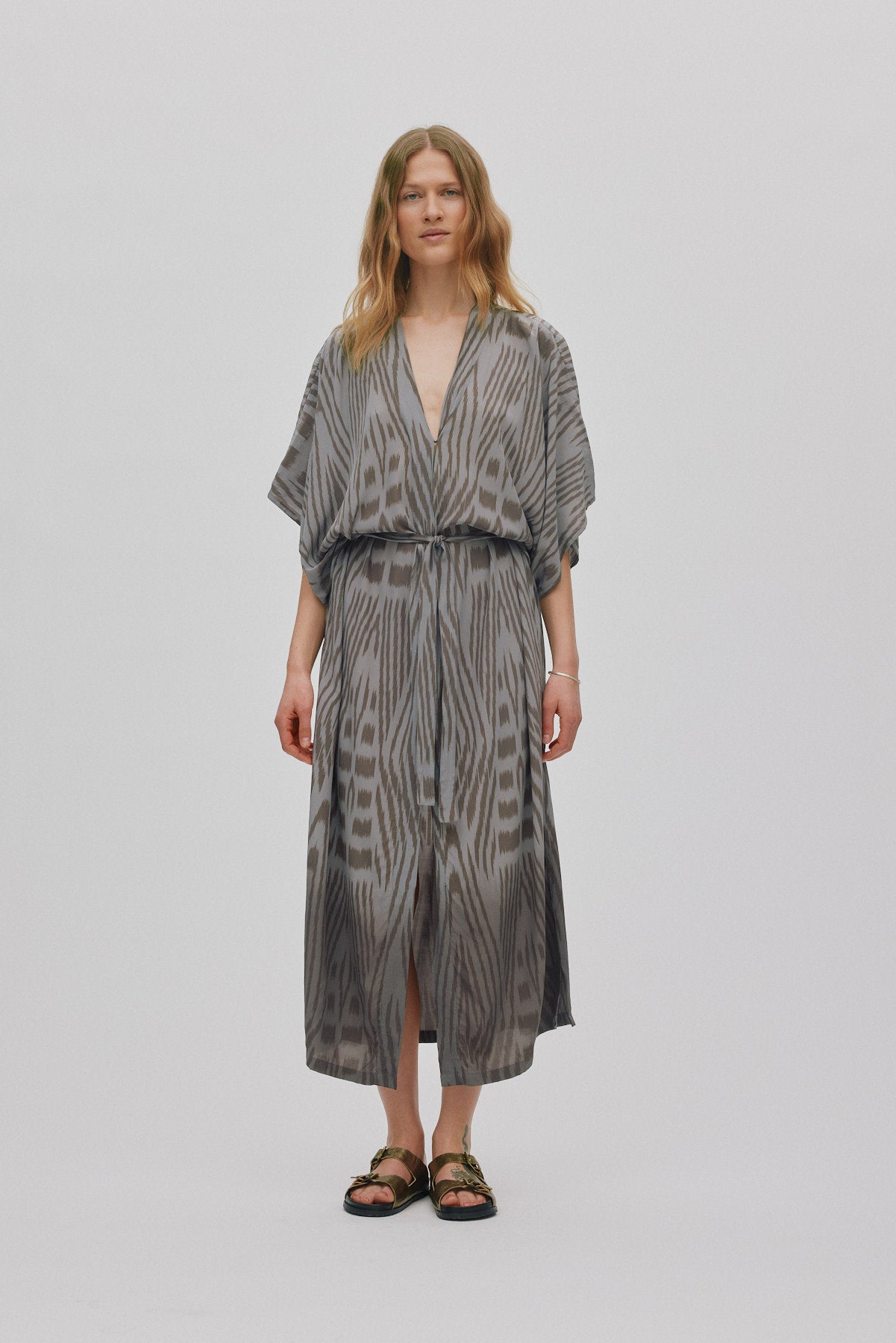 Alesandra - Ombre ikat kimono dress I Asphalt combo 2 - Rabens Saloner - DK