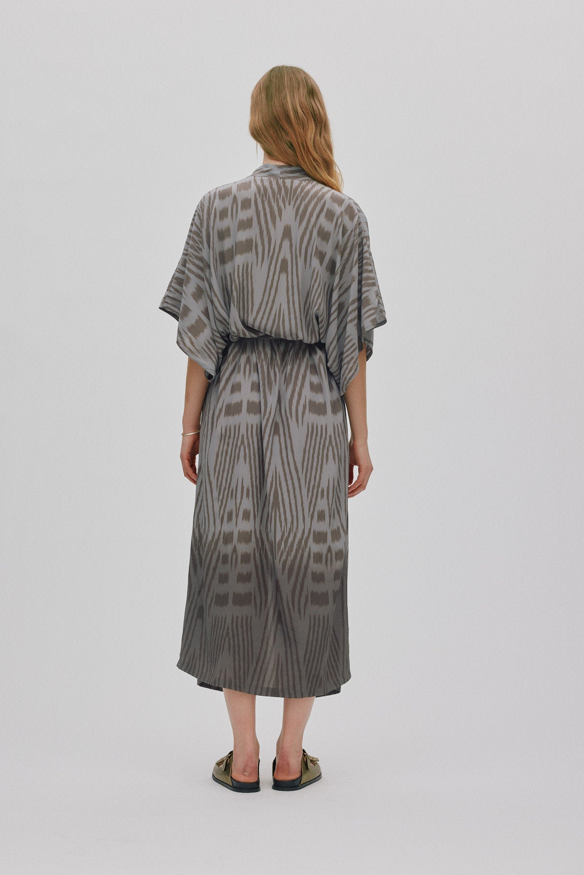 Alesandra - Ombre ikat kimono dress I Asphalt combo 7 - Rabens Saloner - DK