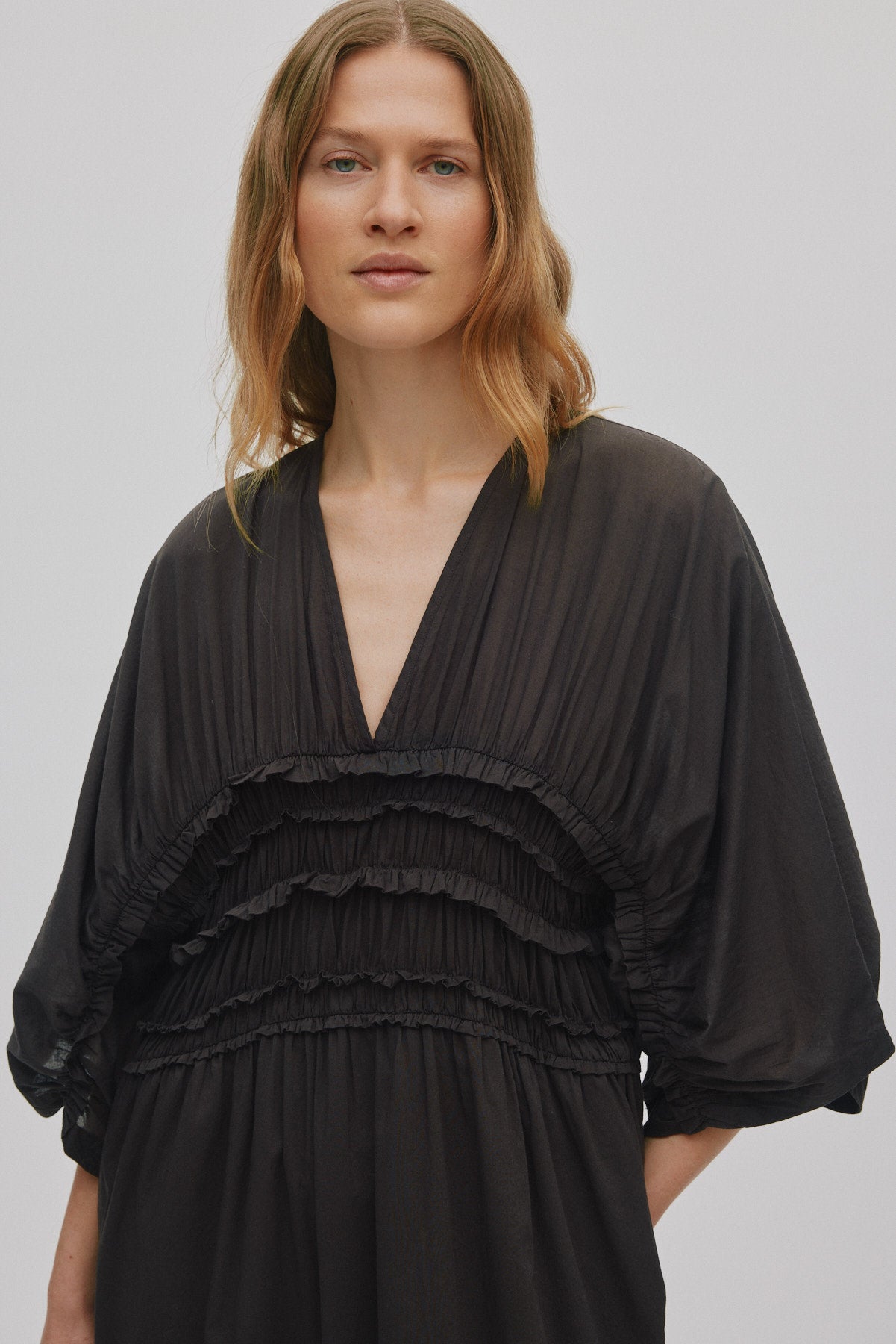 Ina - Voile frill gathered dress I Liqourice 4 - Rabens Saloner - DK