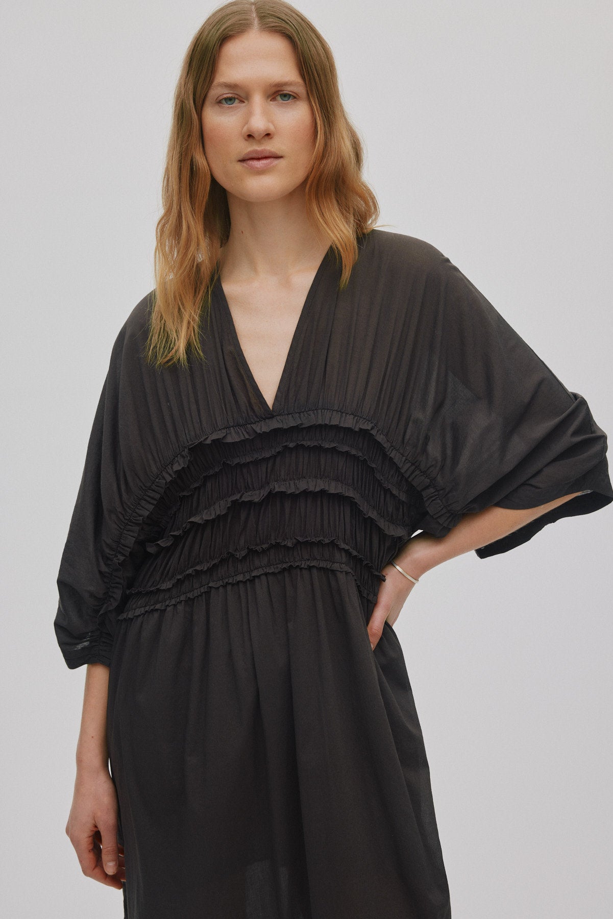 Ina - Voile frill gathered dress I Liqourice 2 - Rabens Saloner - DK
