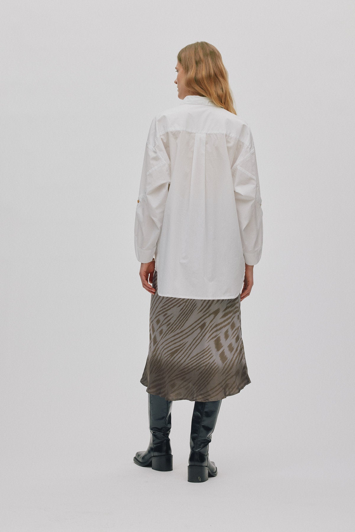 Susan - Poplin twist cuff OS shirt I White 3 - Rabens Saloner - DK