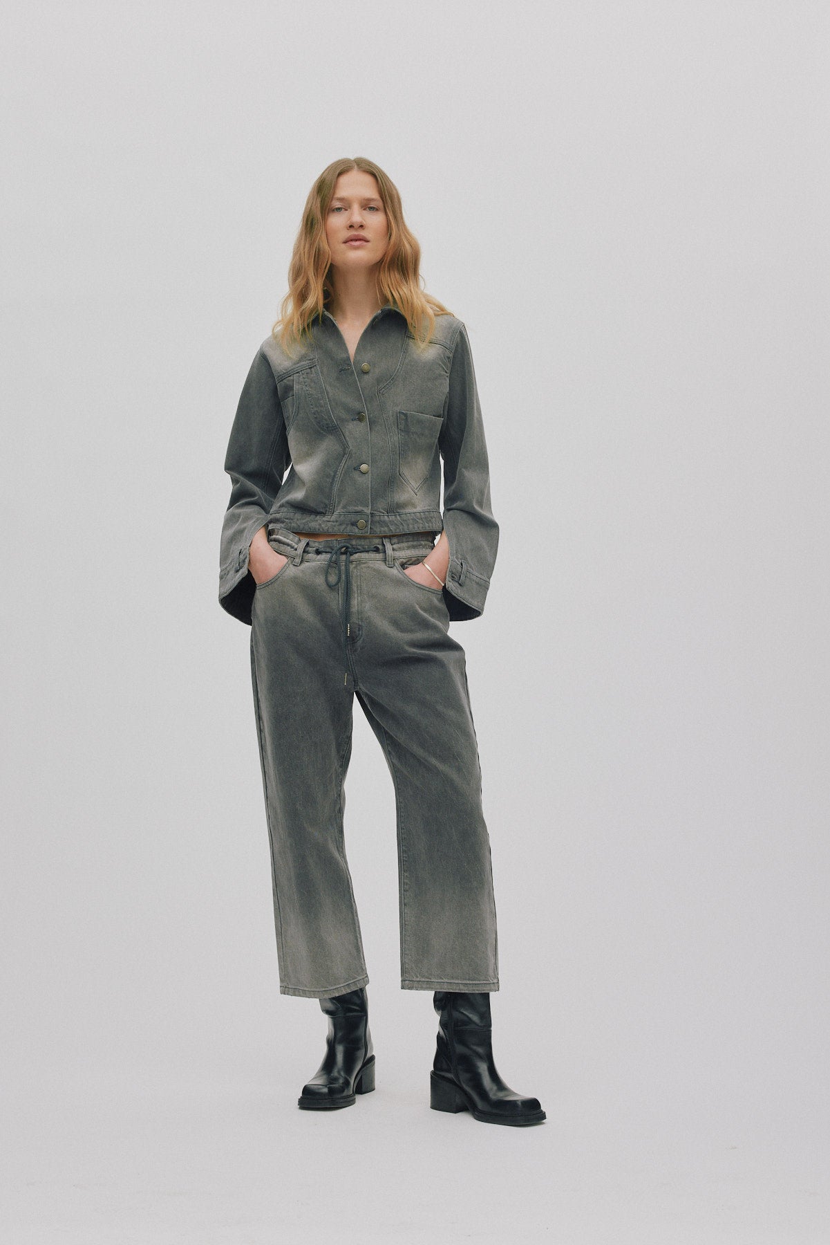 Janny - Grey denim jacket I Washed grey 1 - Rabens Saloner - DK