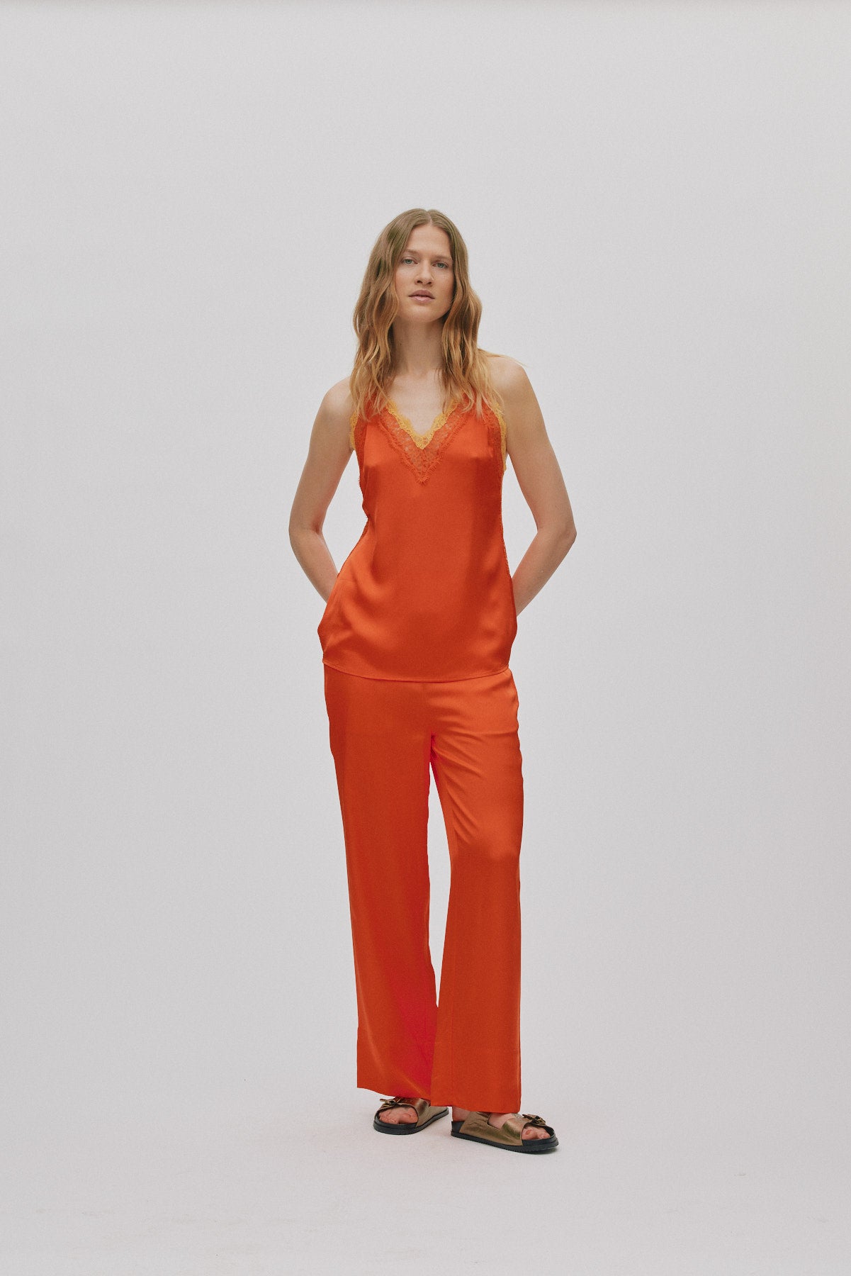 Alisa - Contrast lace wide leg pants I Deep mandarin 3 - Rabens Saloner - DK
