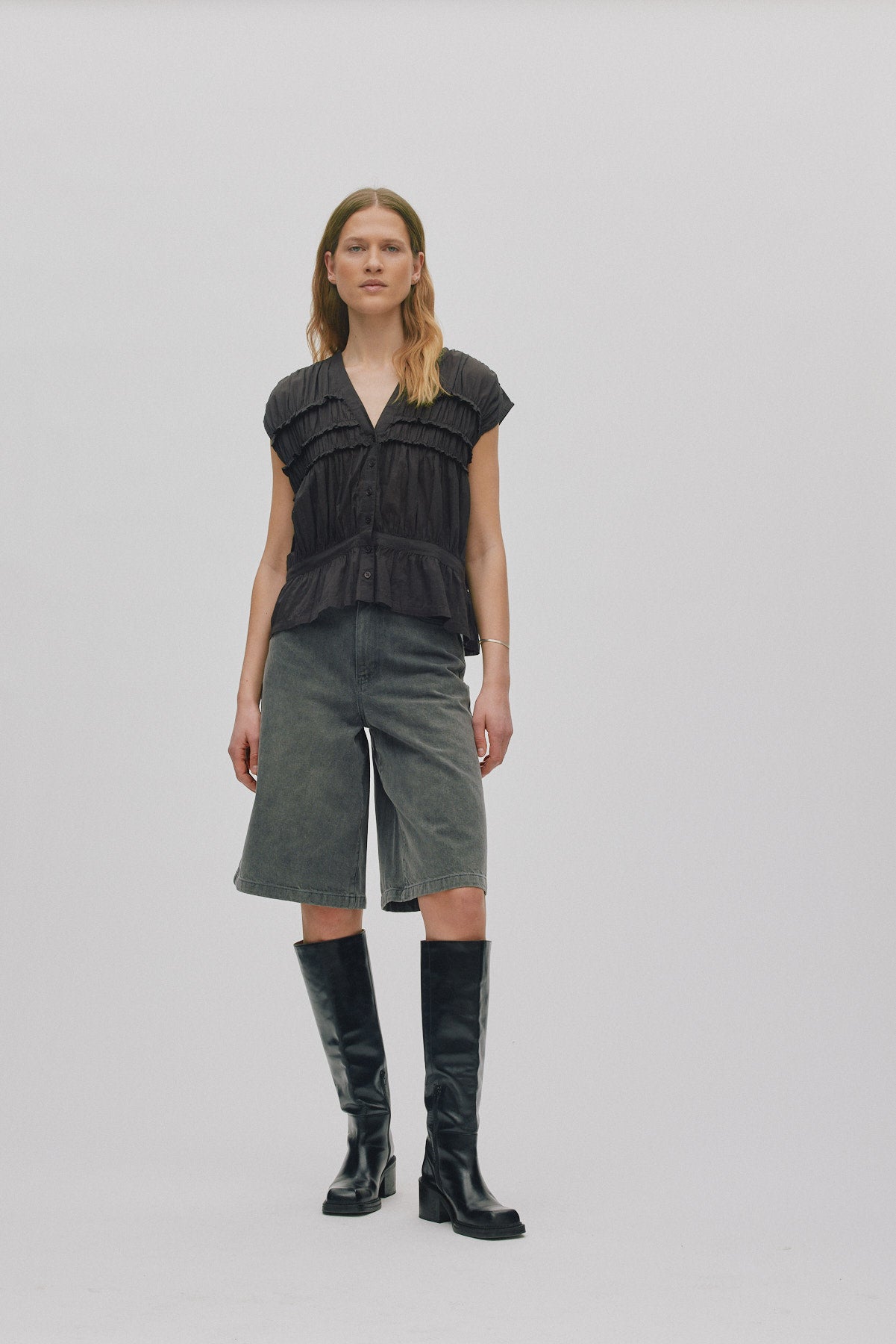 Elenor - Voile frill top I Liquorice 1 - Rabens Saloner - DK