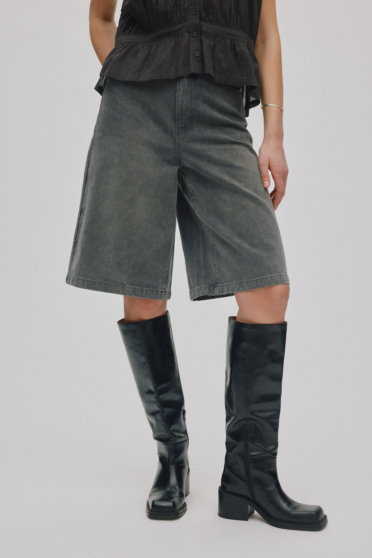 Adelin - Grey denim shorts I Washed grey 2 - Rabens Saloner - DK