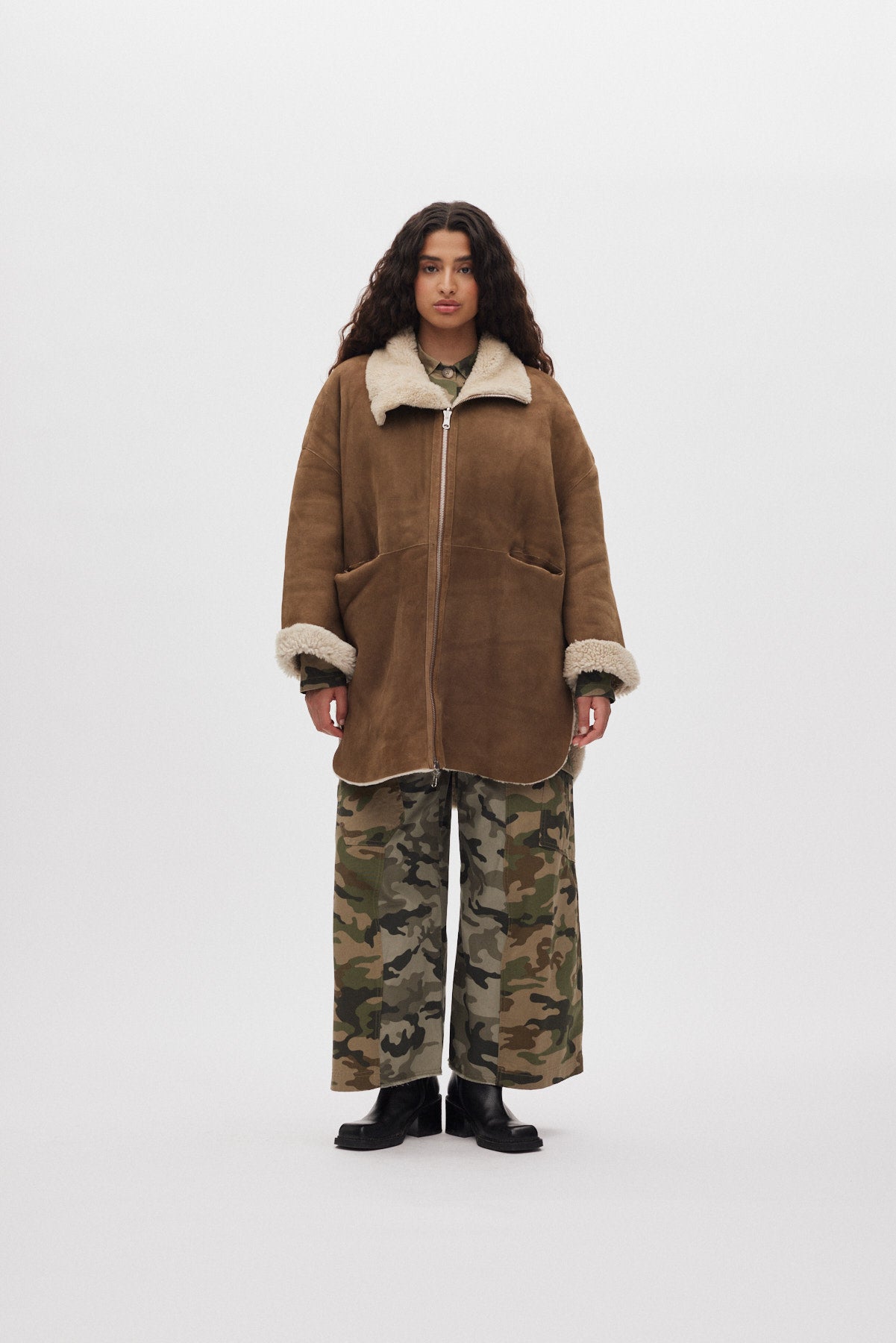 Ejsa - Shearling coat I Dark brown natural combo 3 - Rabens Saloner - DK