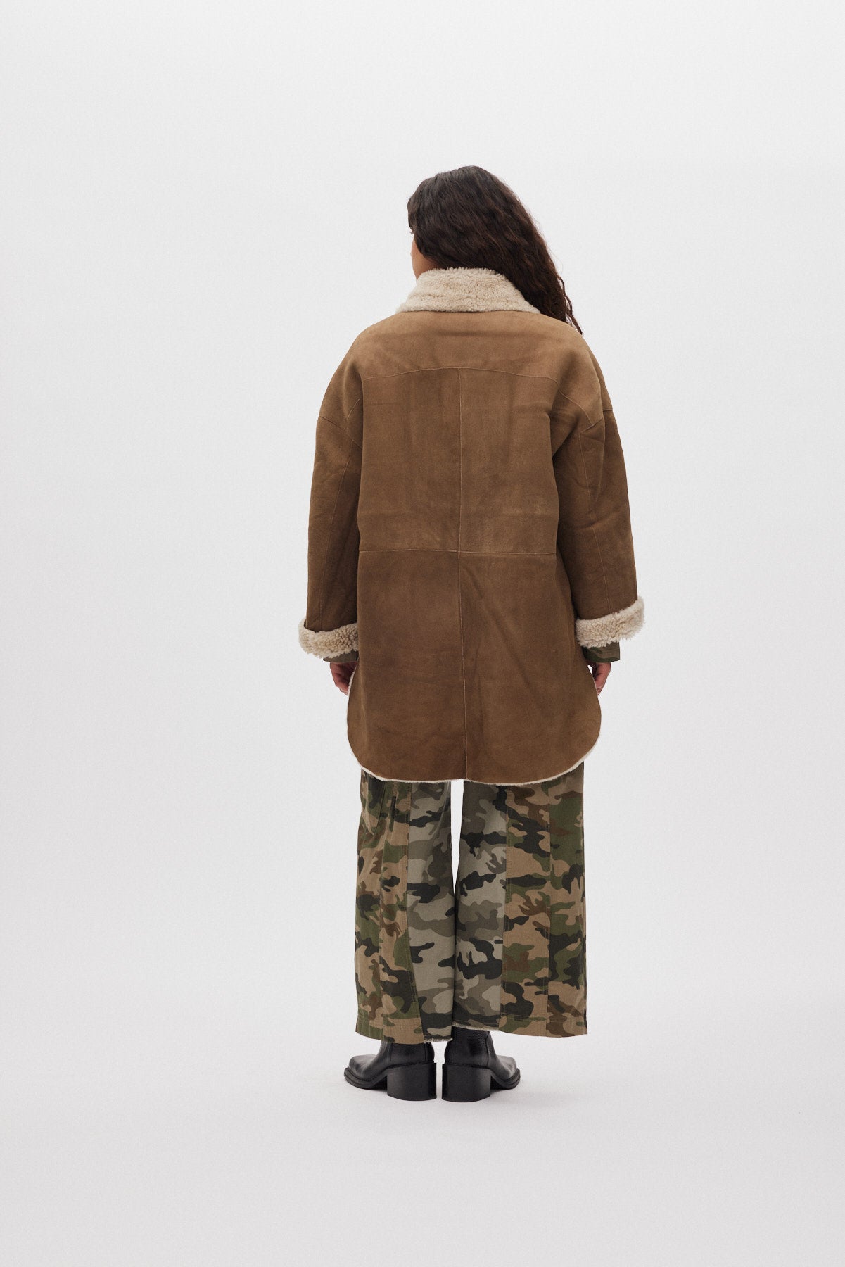 Ejsa - Shearling coat I Dark brown natural combo 4 - Rabens Saloner - DK