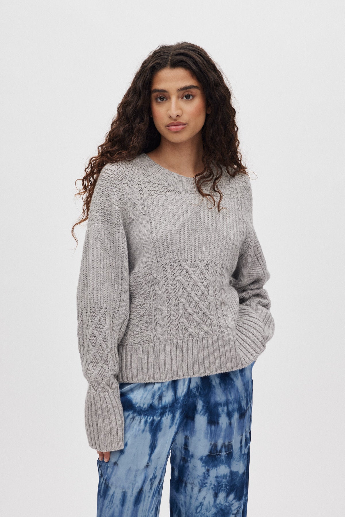 Baze - Patchwork knit cropped sweater I Light grey melange 2 - Rabens Saloner - DK