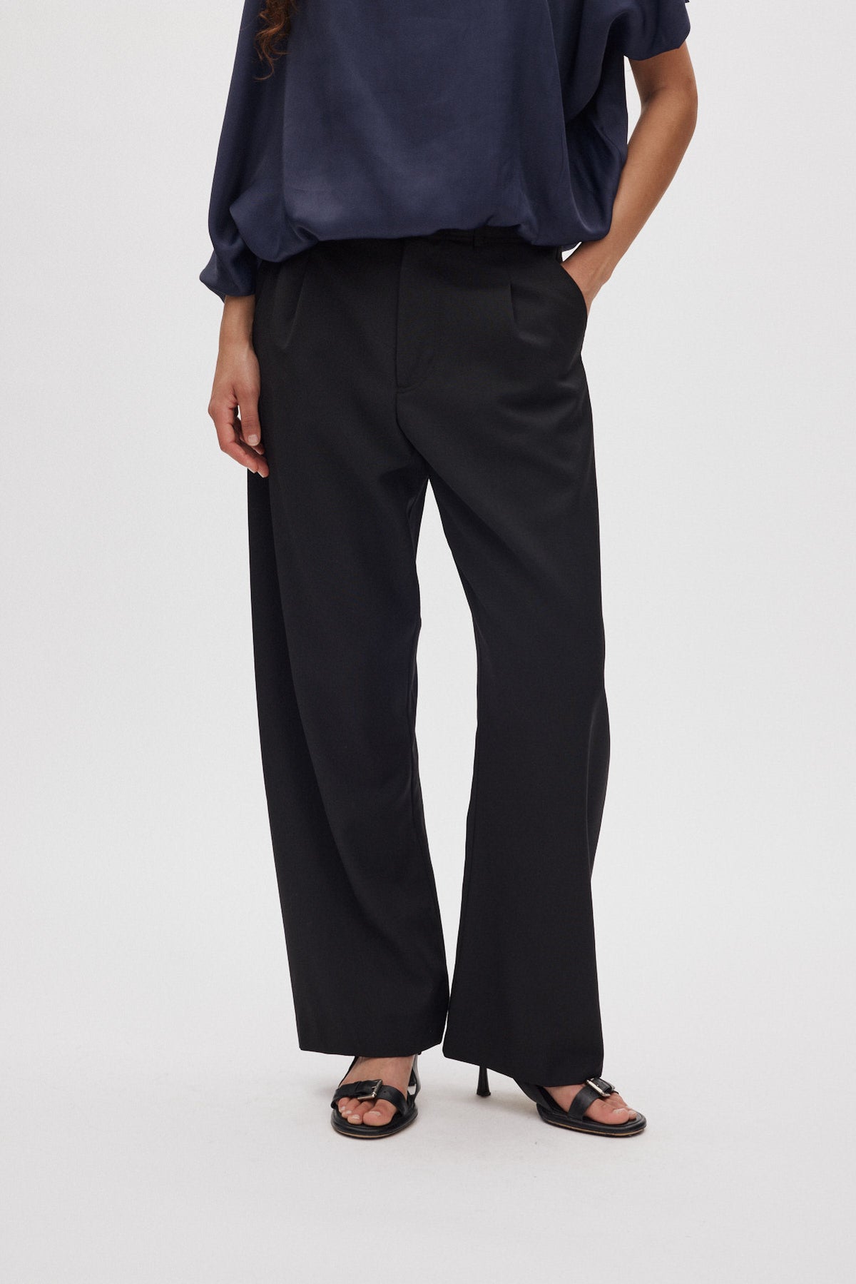 Thalia - Smooth tailoring pants I Black 2 - Rabens Saloner - DK