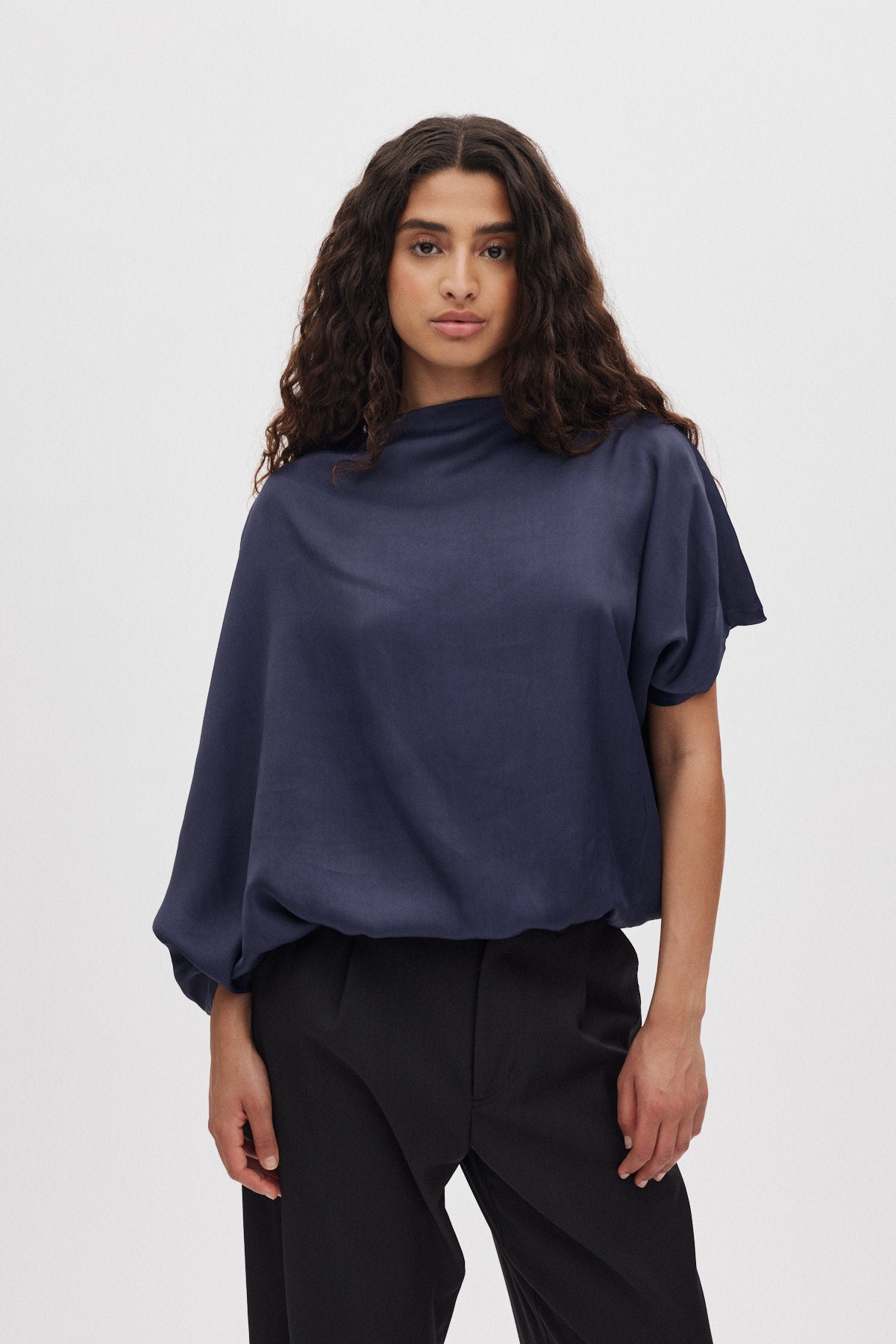 Mist - Ripple drape blouse I Dark Blue 1 - Rabens Saloner - DK