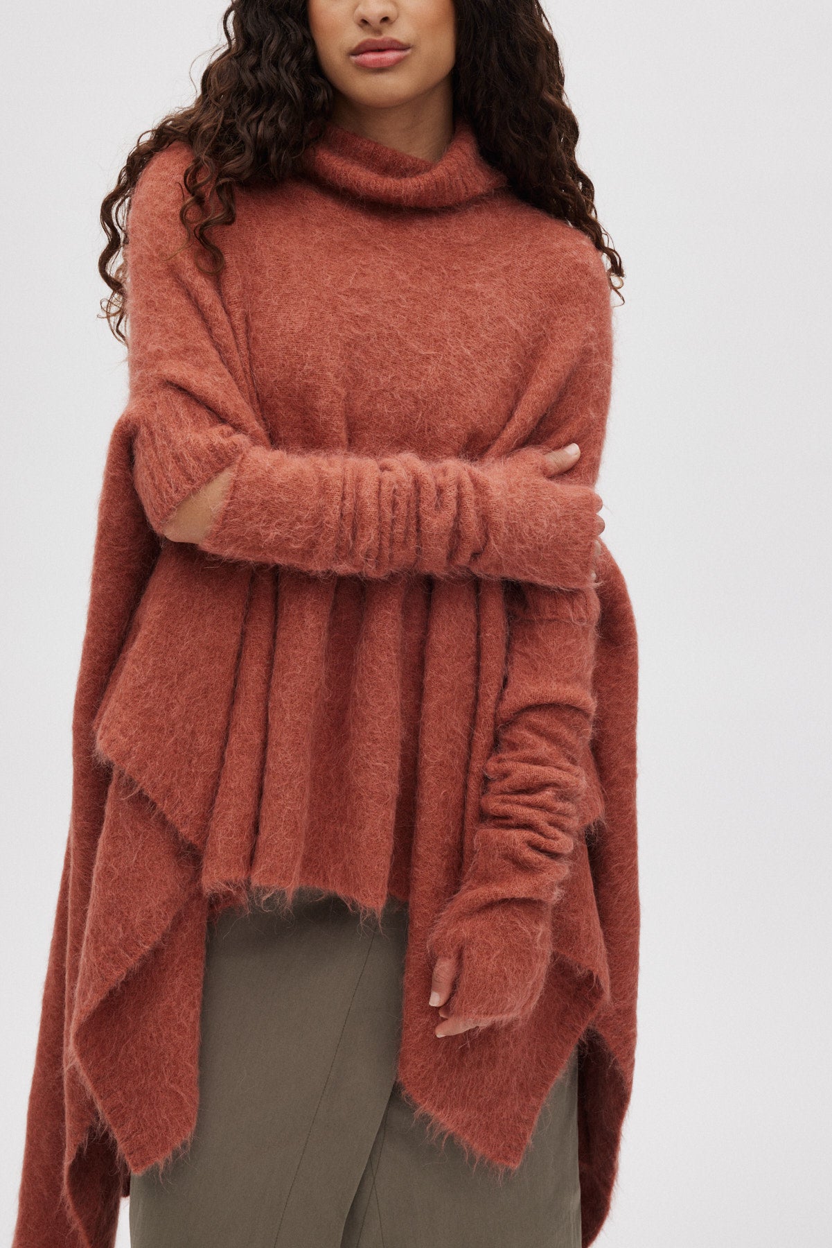 Lorisa - Fluffy knit sleeves I Redwood 4 - Rabens Saloner - DK
