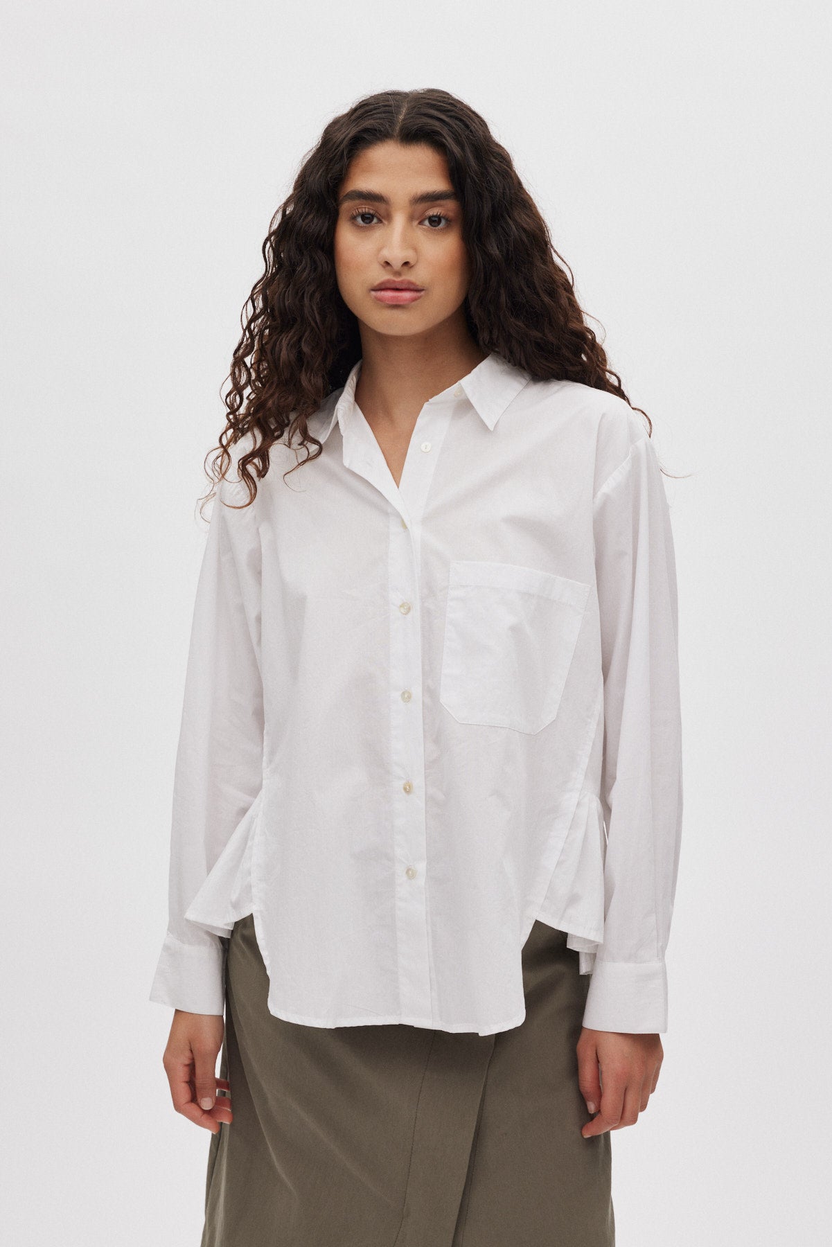 Djana - Poplin side gather shirt I White 2 - Rabens Saloner - DK