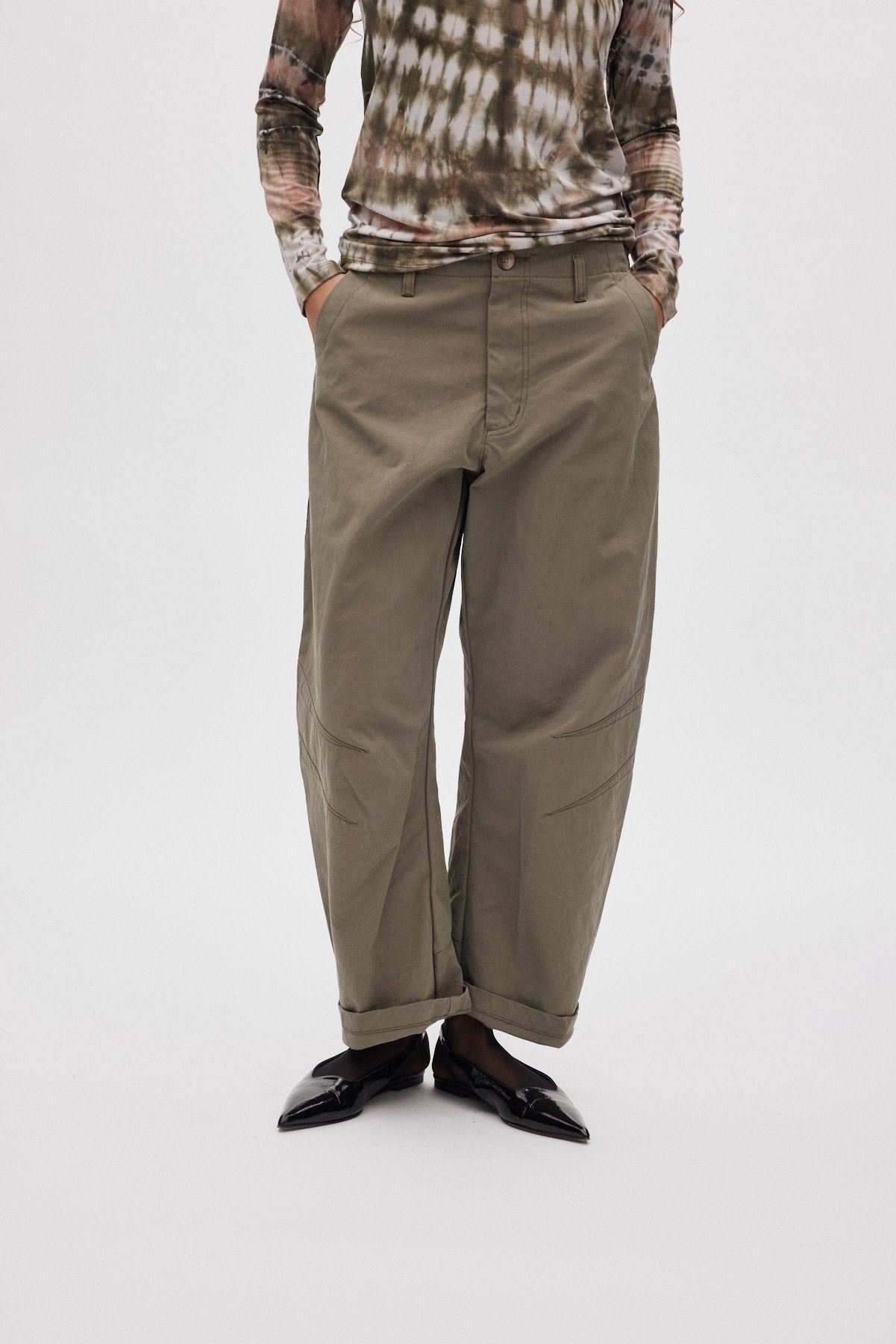 October - Utility shaped pants I Asphalt 5 - Rabens Saloner - DK