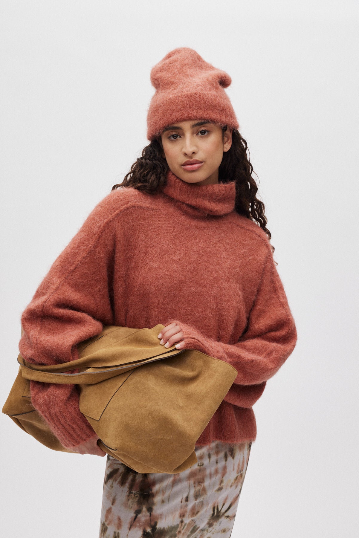 Mabeka - Fluffy knit funnel-neck sweater I Redwood 3 - Rabens Saloner - DK