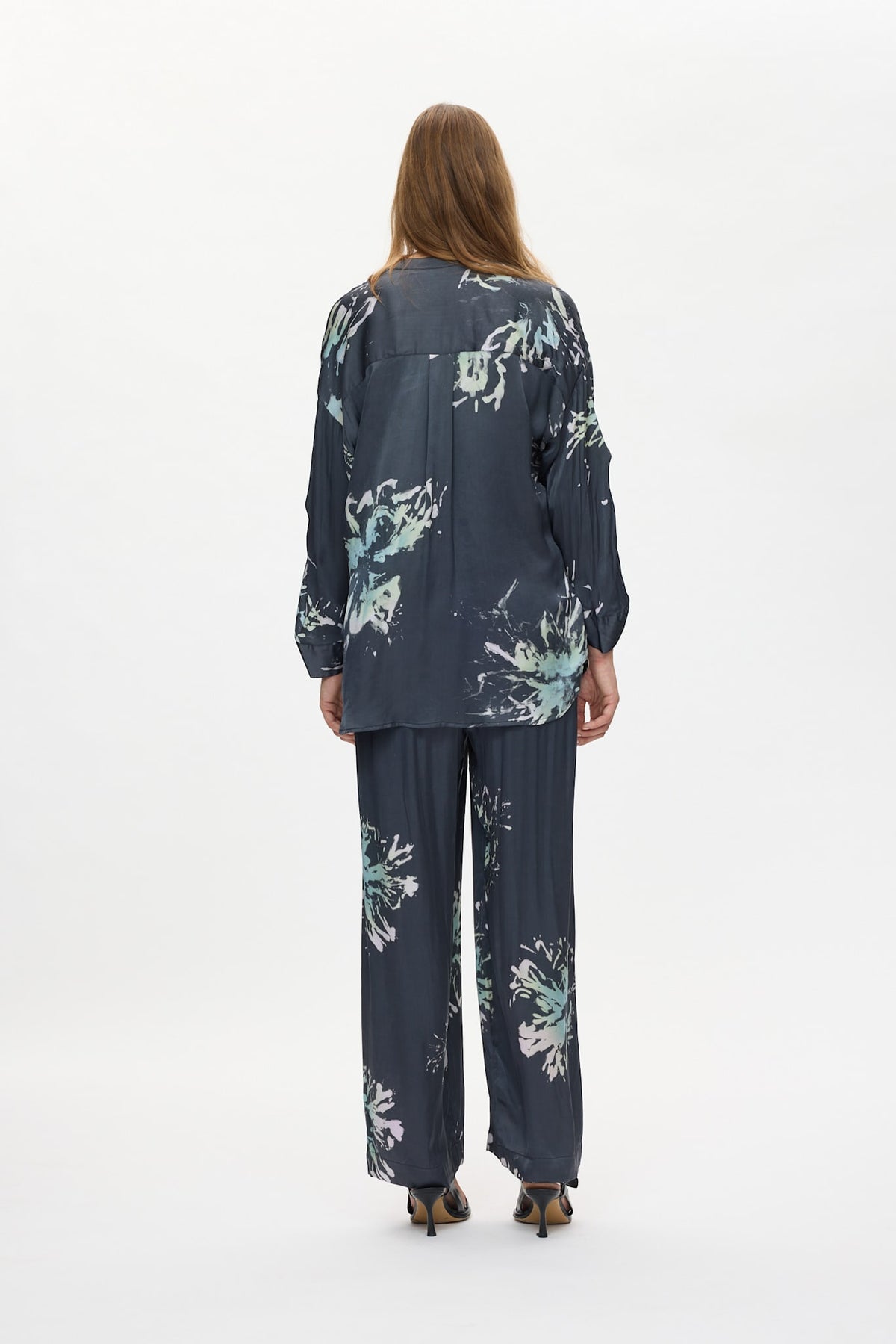 Bobbies short - Lumière oversize shirt I Iron grey 3 - Rabens Saloner - DK