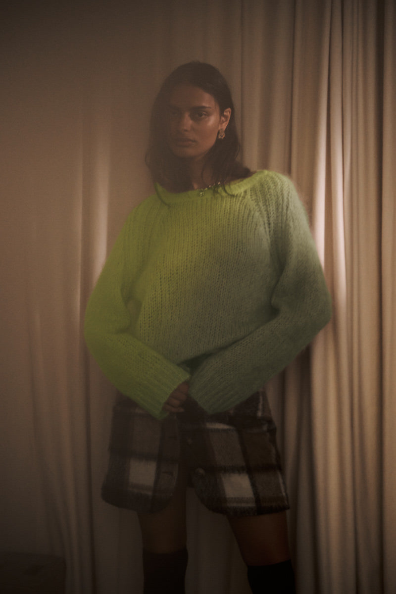 Jasmin - Cross dye boxy sweater I Vibrant green pelican combo 3 - Rabens Saloner - DK