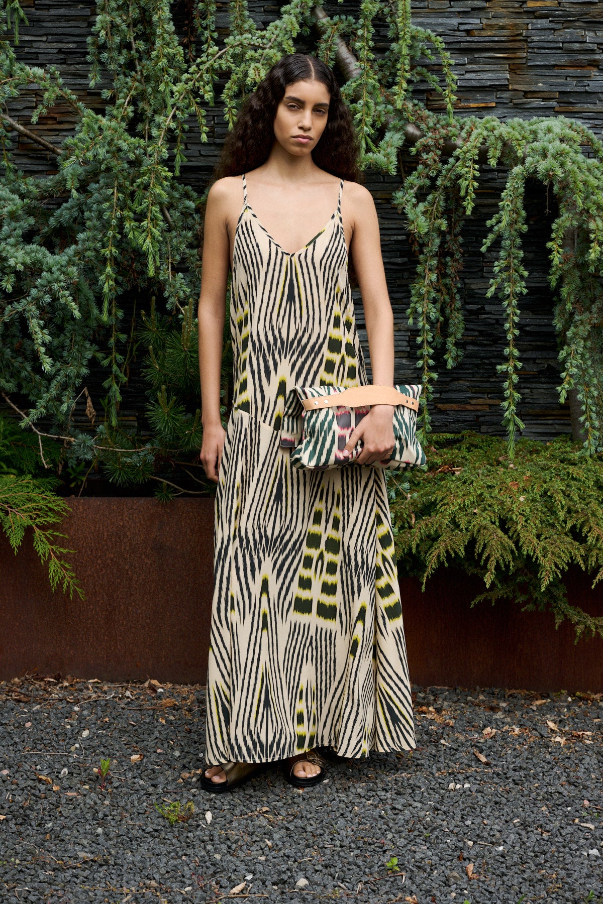 Annebeth - Ikat V-dress I Citrus black dark beige 8 - Rabens Saloner - DK