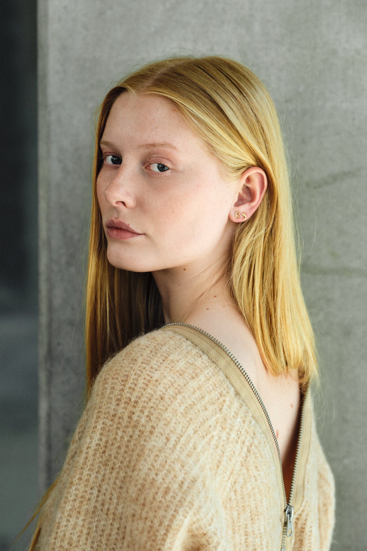 Maelle - Superlight knit zip opening sweater I Light camel 6 - Rabens Saloner - DK