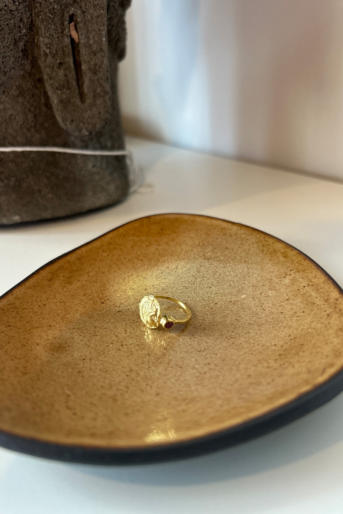 Coin Ring - Nafsu I Gold w/ Ruby Stone 1 - Rabens Saloner - DK