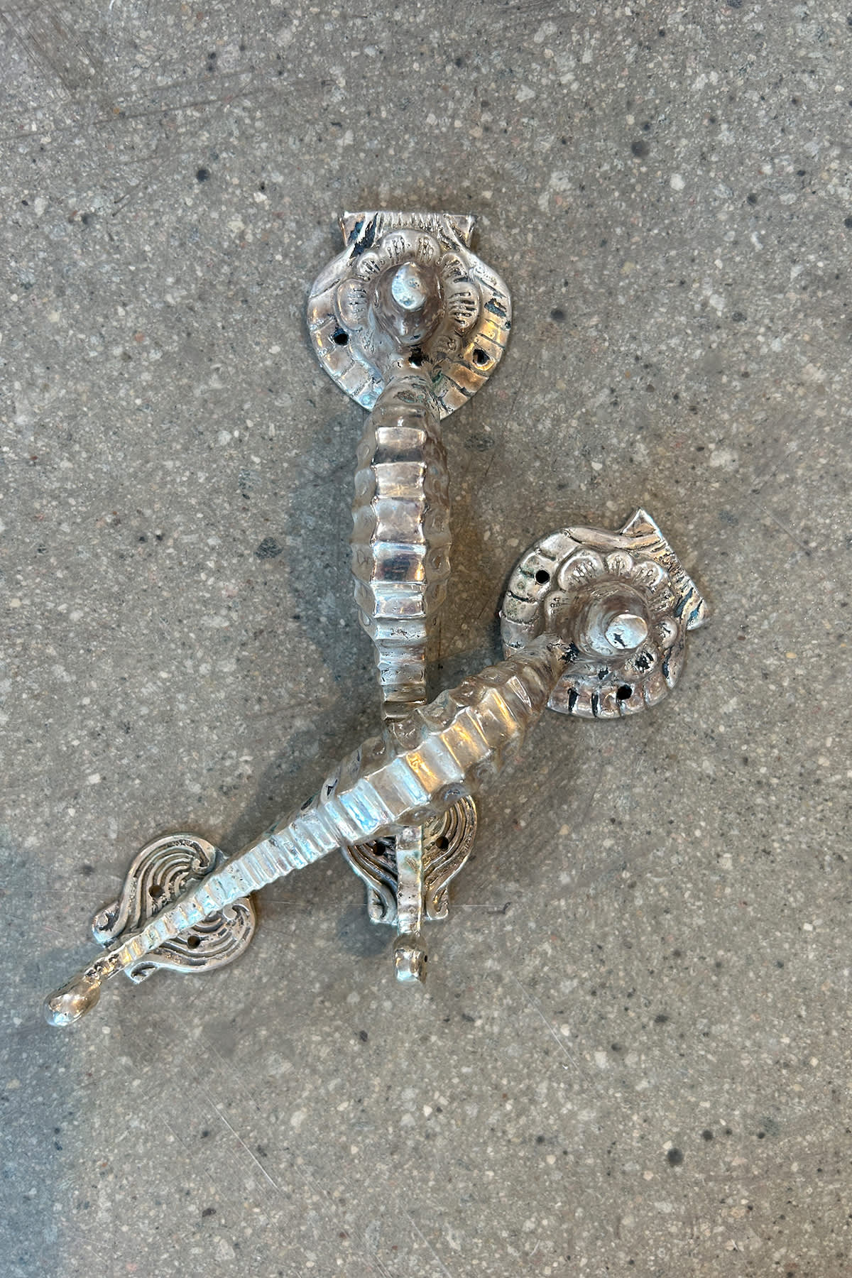Seahorse Door Handle - Rabens Apartment I Brass 6 - Rabens Saloner - DK
